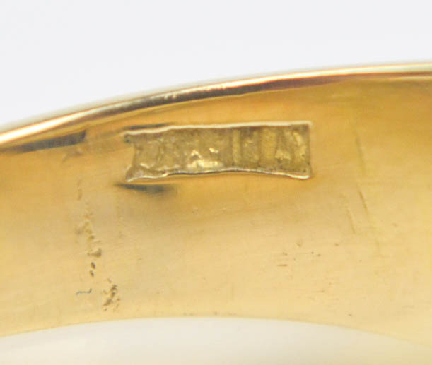 18K Yellow Gold Sapphire and Diamond Ring