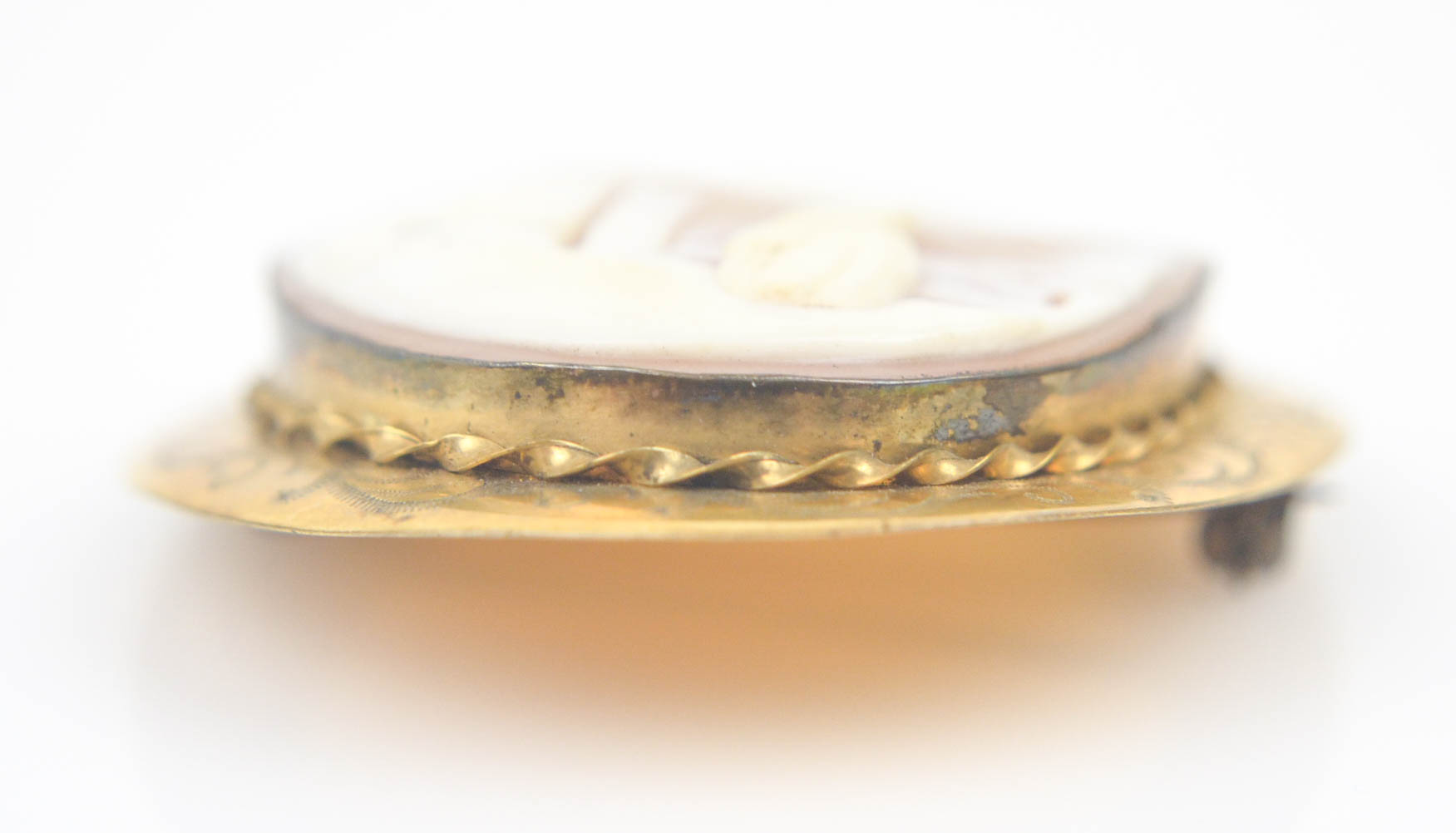 Vintage Cameo Brooch with Gold Toned Mounting