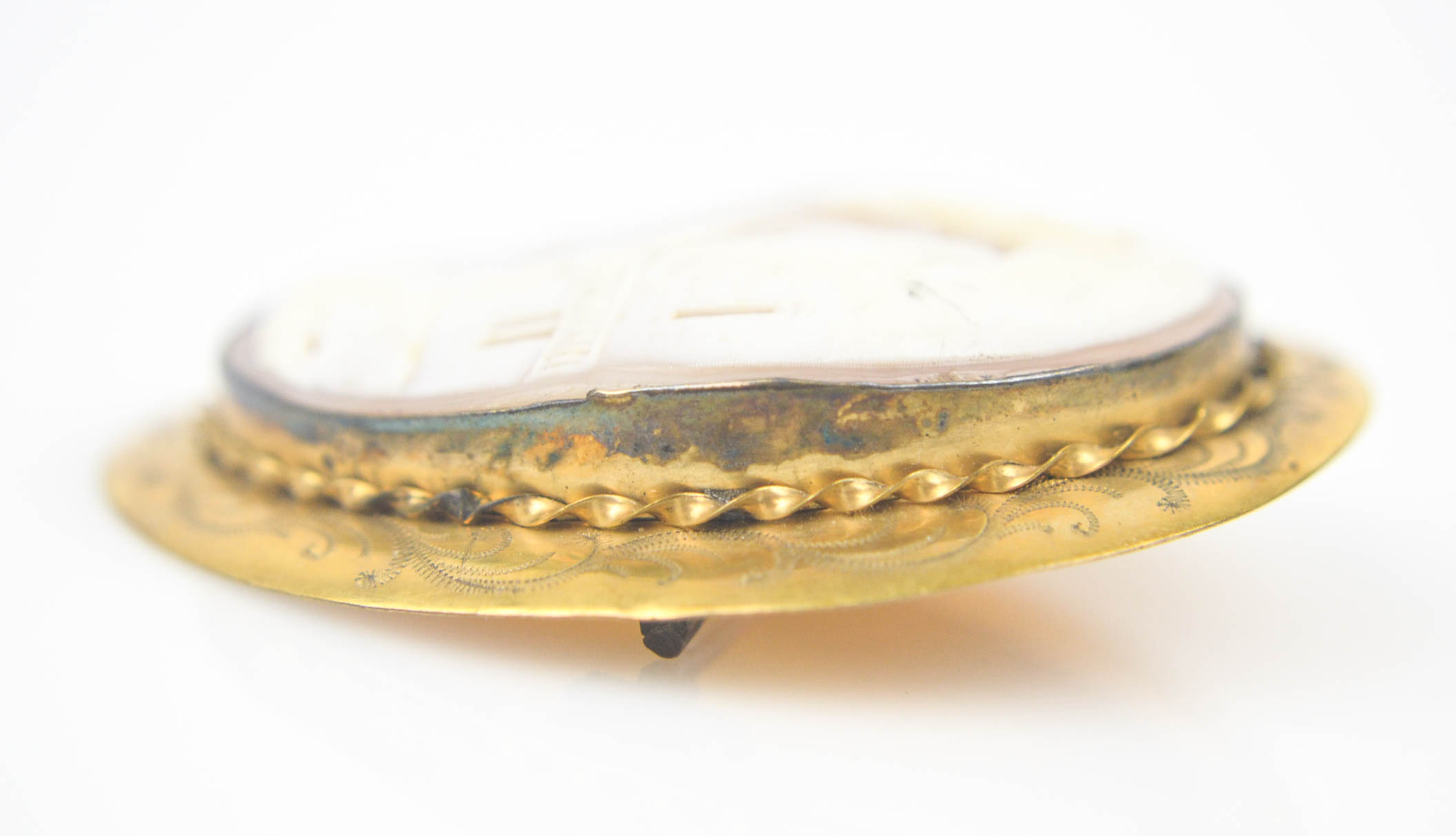 Vintage Cameo Brooch with Gold Toned Mounting