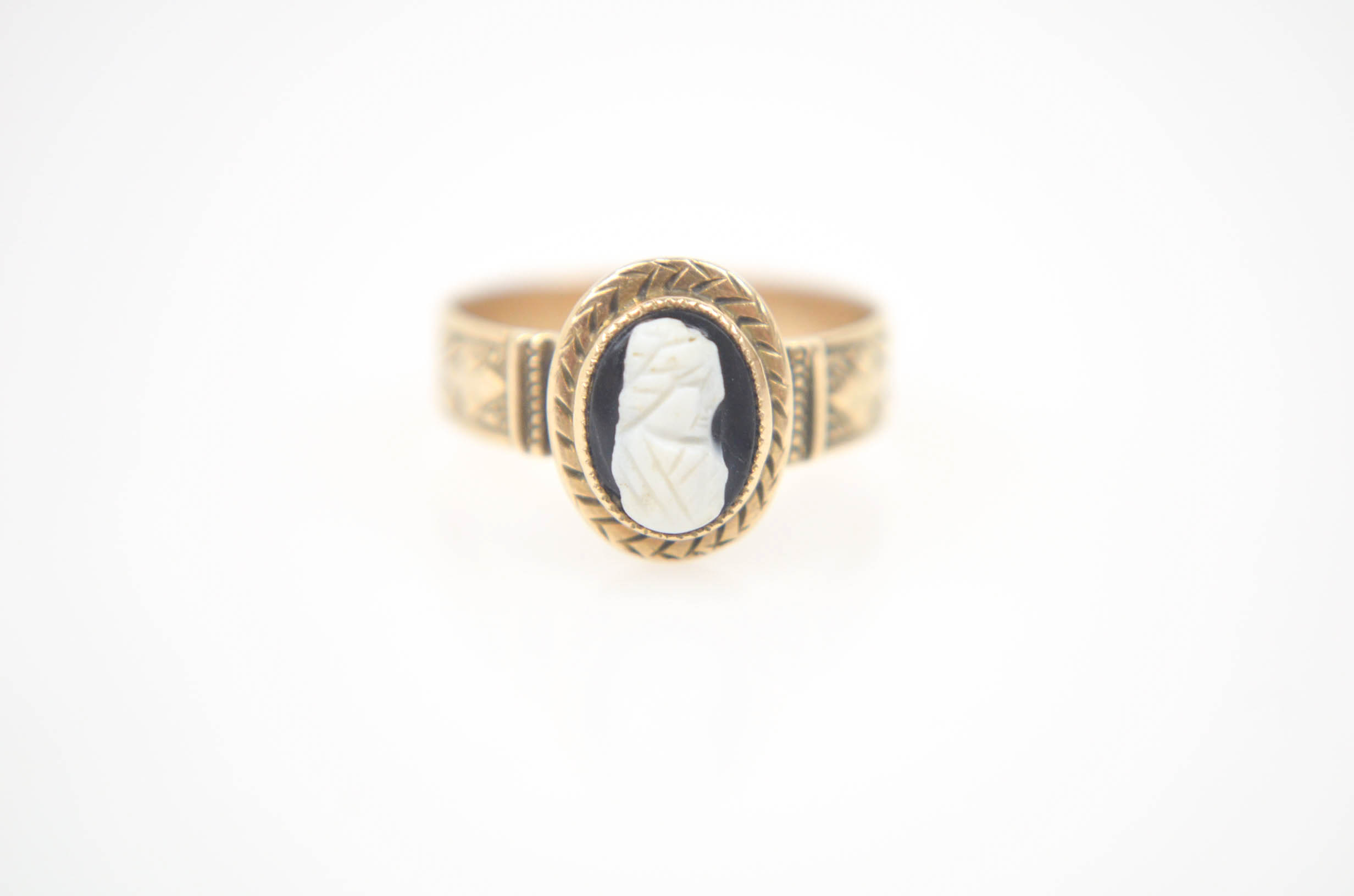 10K Yellow Gold Onyx Cameo Ring
