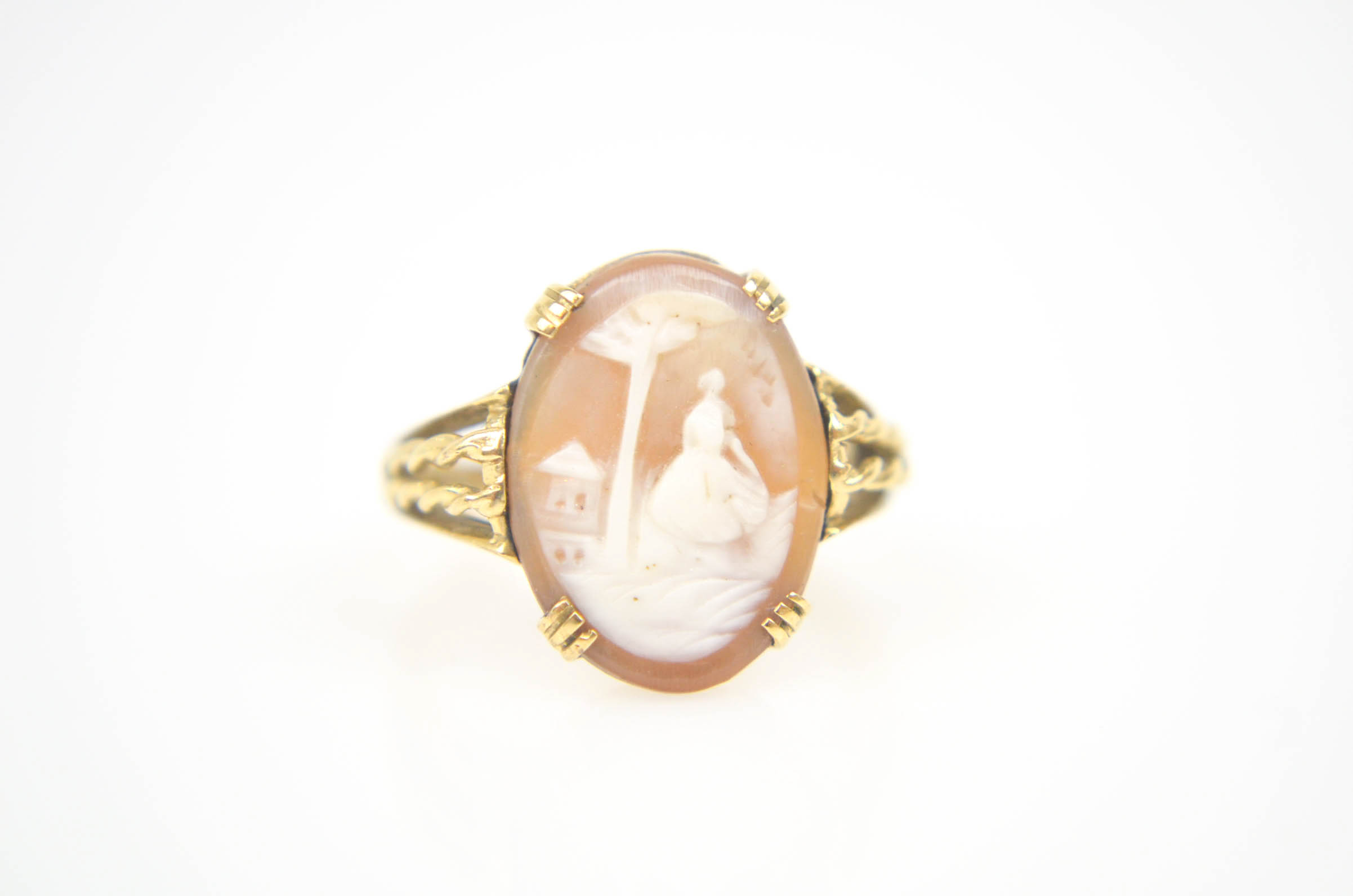 Vintage 14K Yellow Gold Shell Cameo Ring