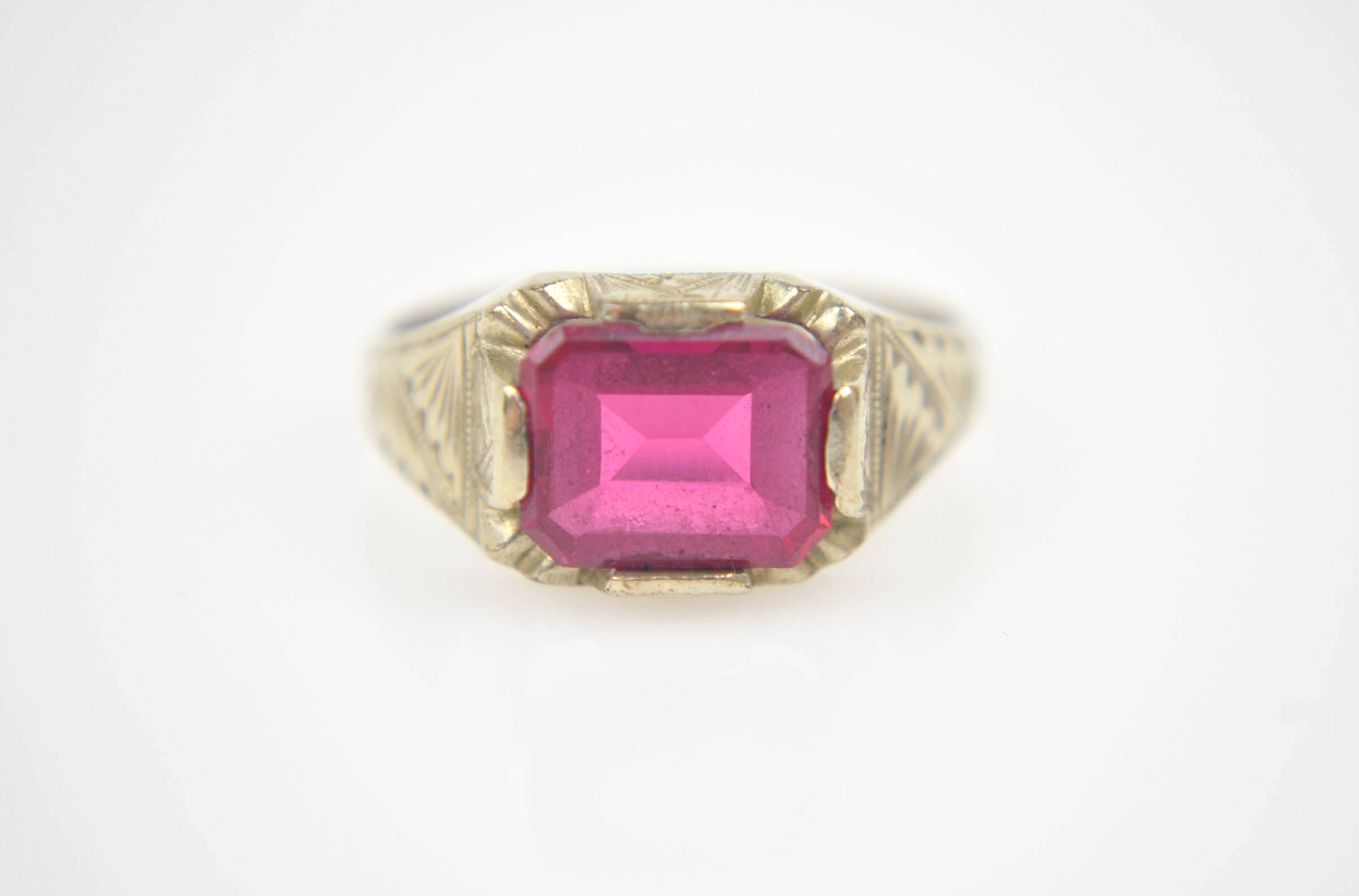 Vintage 14K Yellow Gold Synethic Ruby Ring