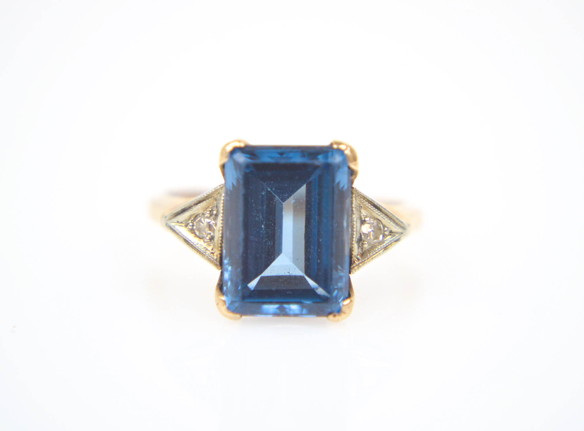 Vintage 10K Yellow Gold Synthetic Color Change Sapphire Ring