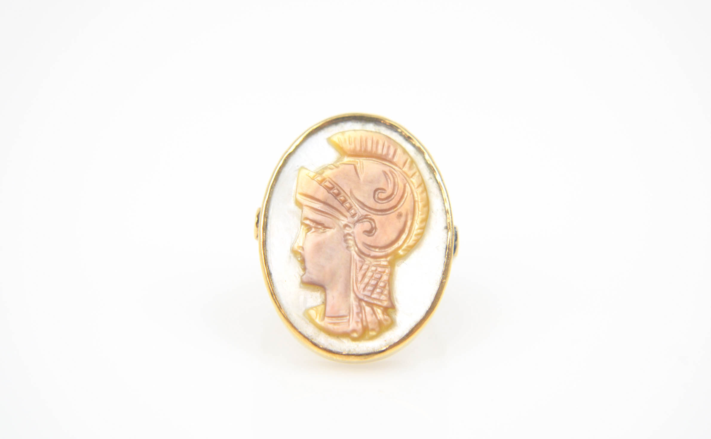 Vintage 9K Yellow Gold Mother of Pearl and Shell Cameo Ring
