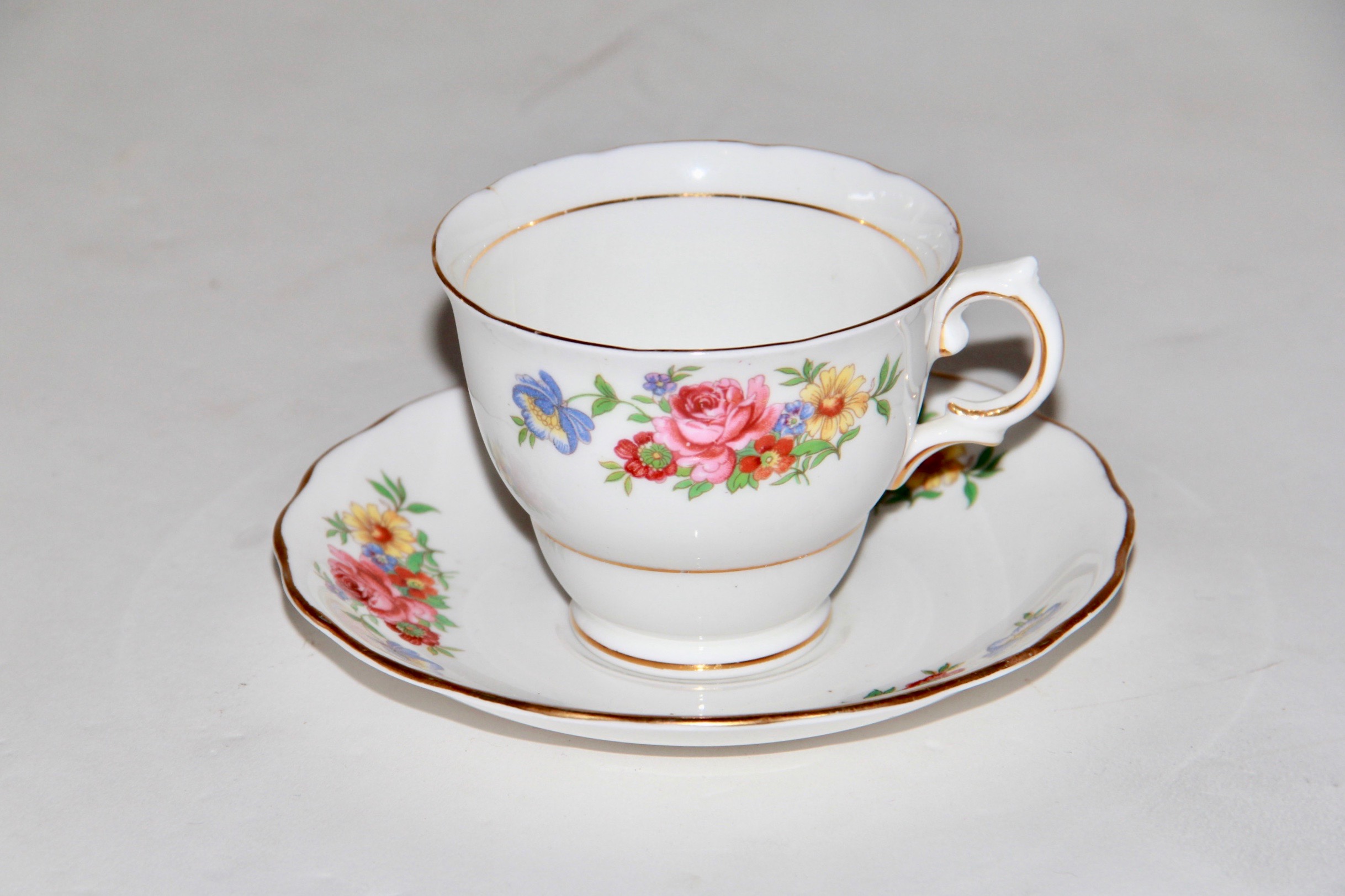 Bone China Teacups and Saucers Featuring Royal Albert