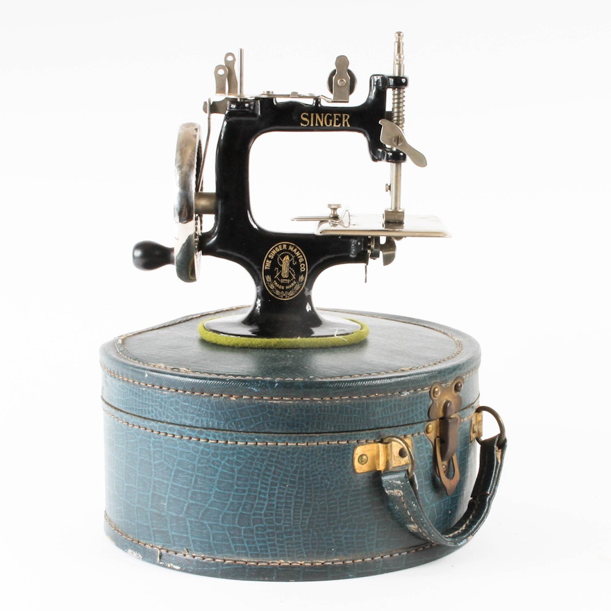 Children's Vintage Singer Sewing Machine