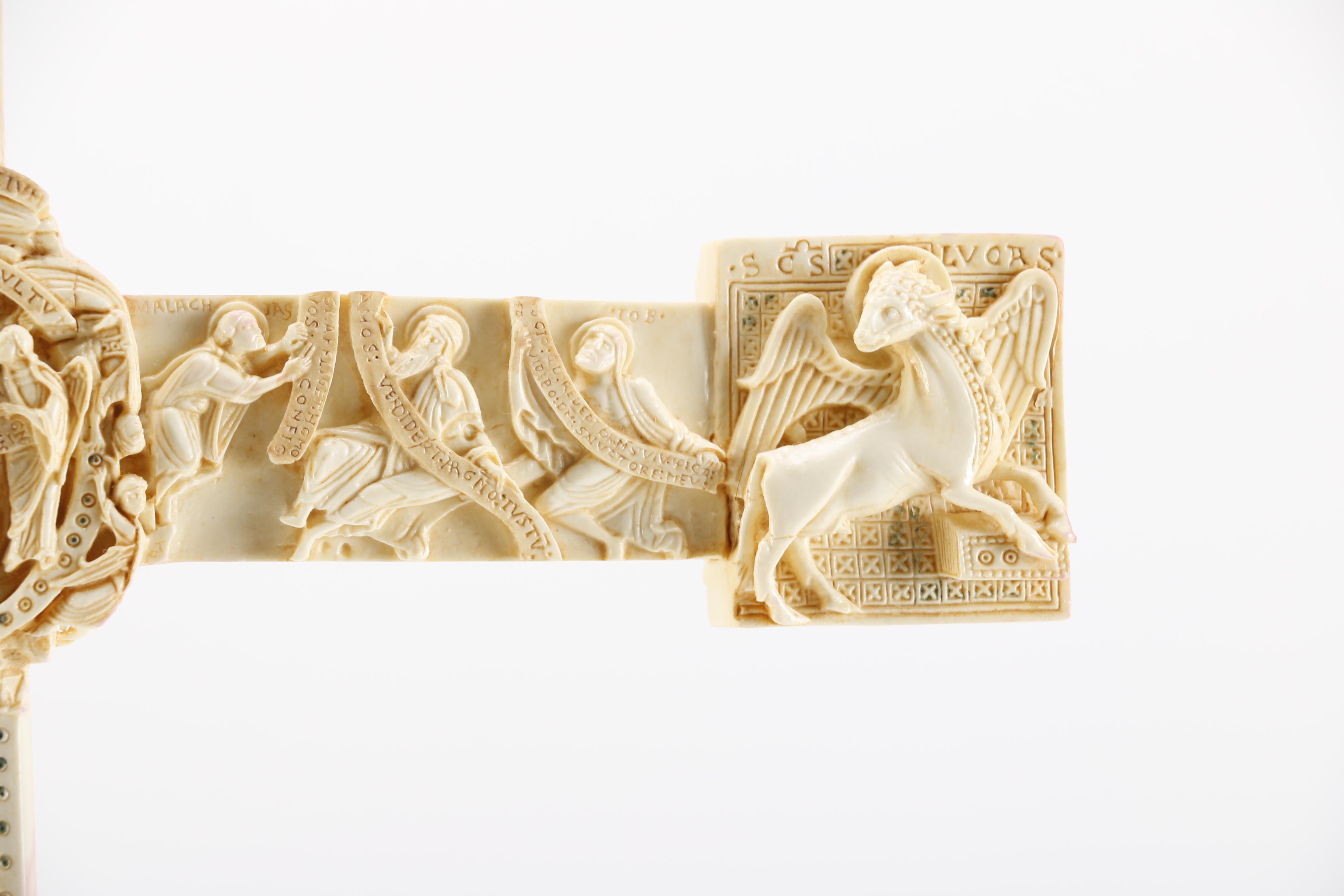 Cross Table Statuette