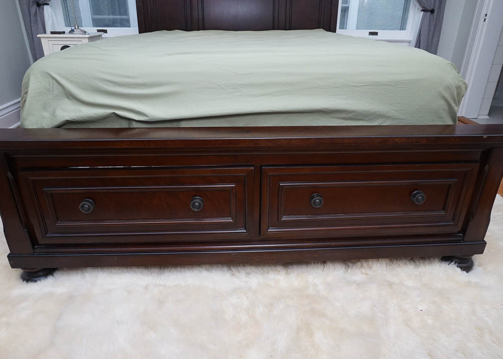 Queen Size Sleigh Bed with Storage