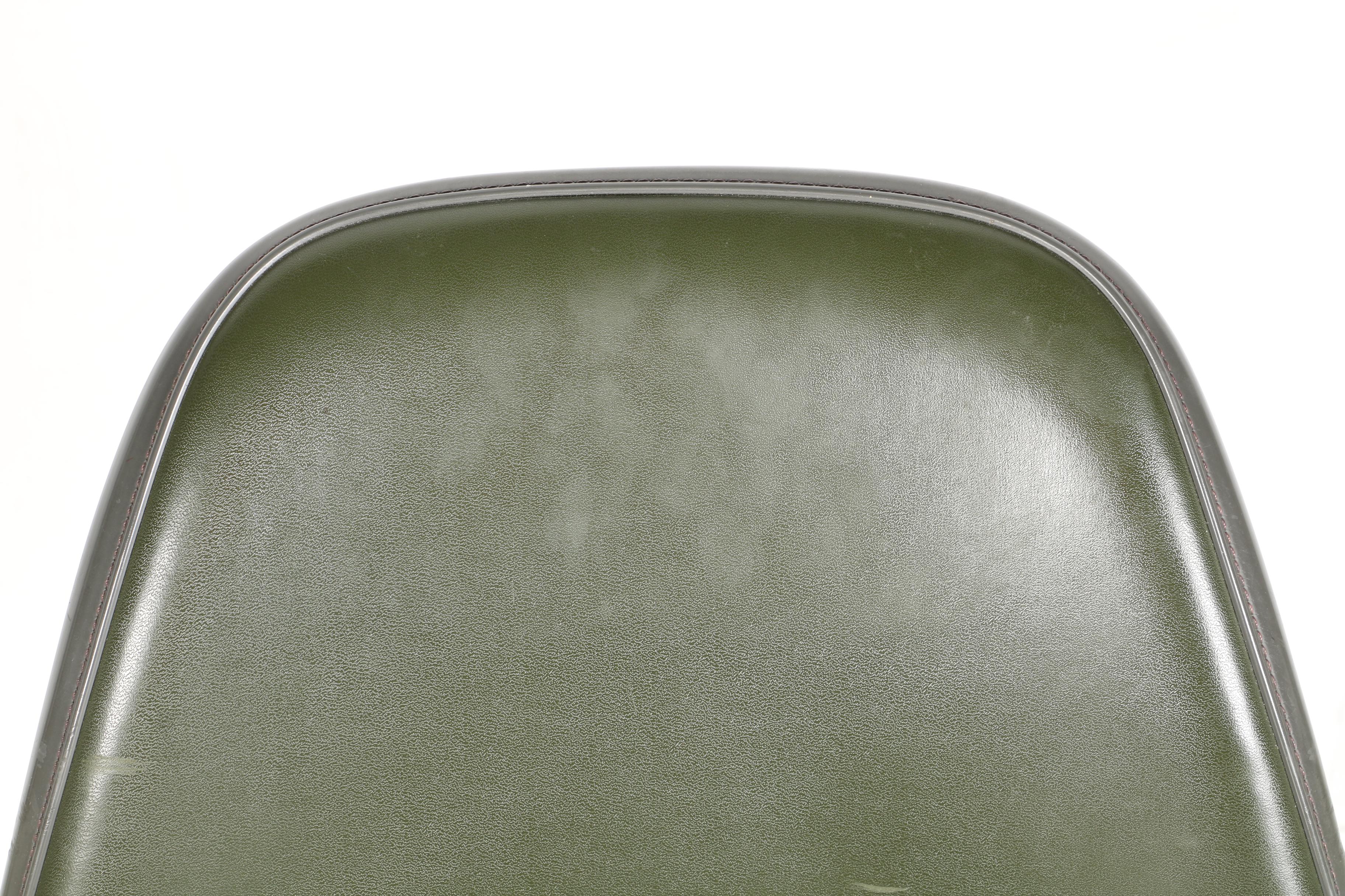 Mid Century Modern "1705" Swivel Chair by Eames for Herman Miller