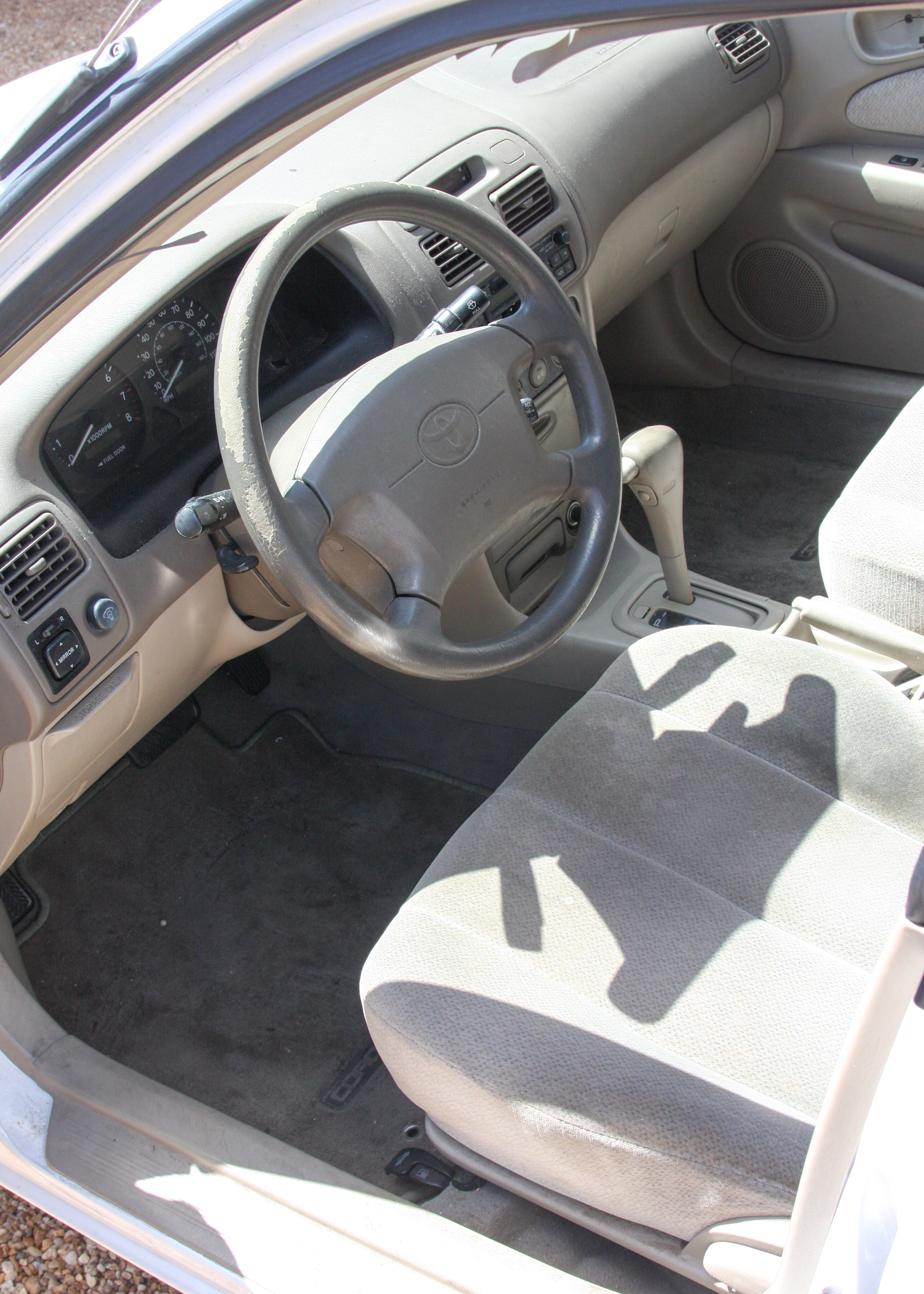 2002 White Toyota Corolla LE Sedan