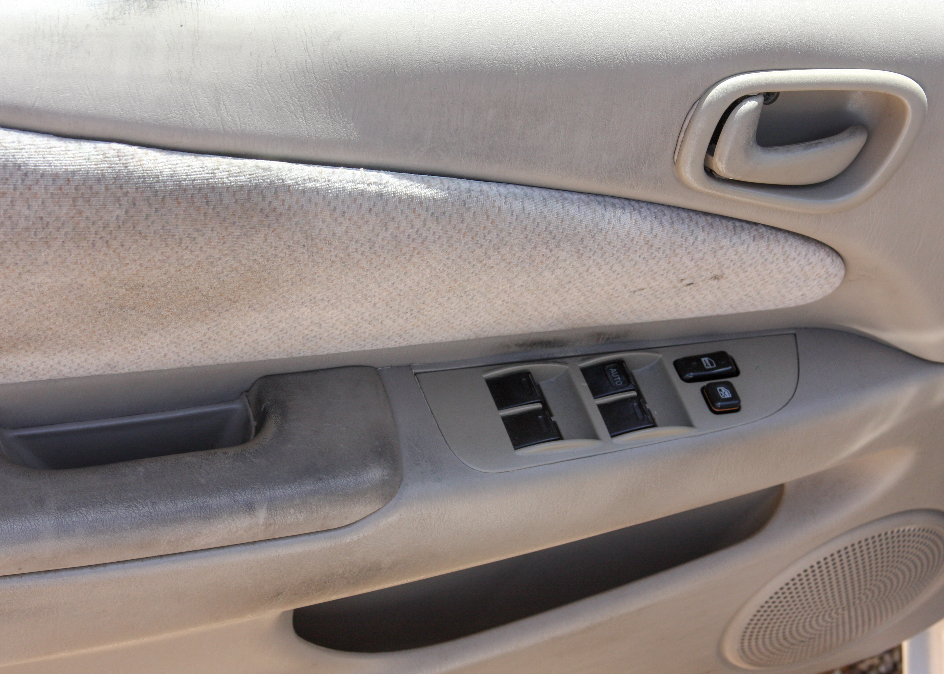 2002 White Toyota Corolla LE Sedan