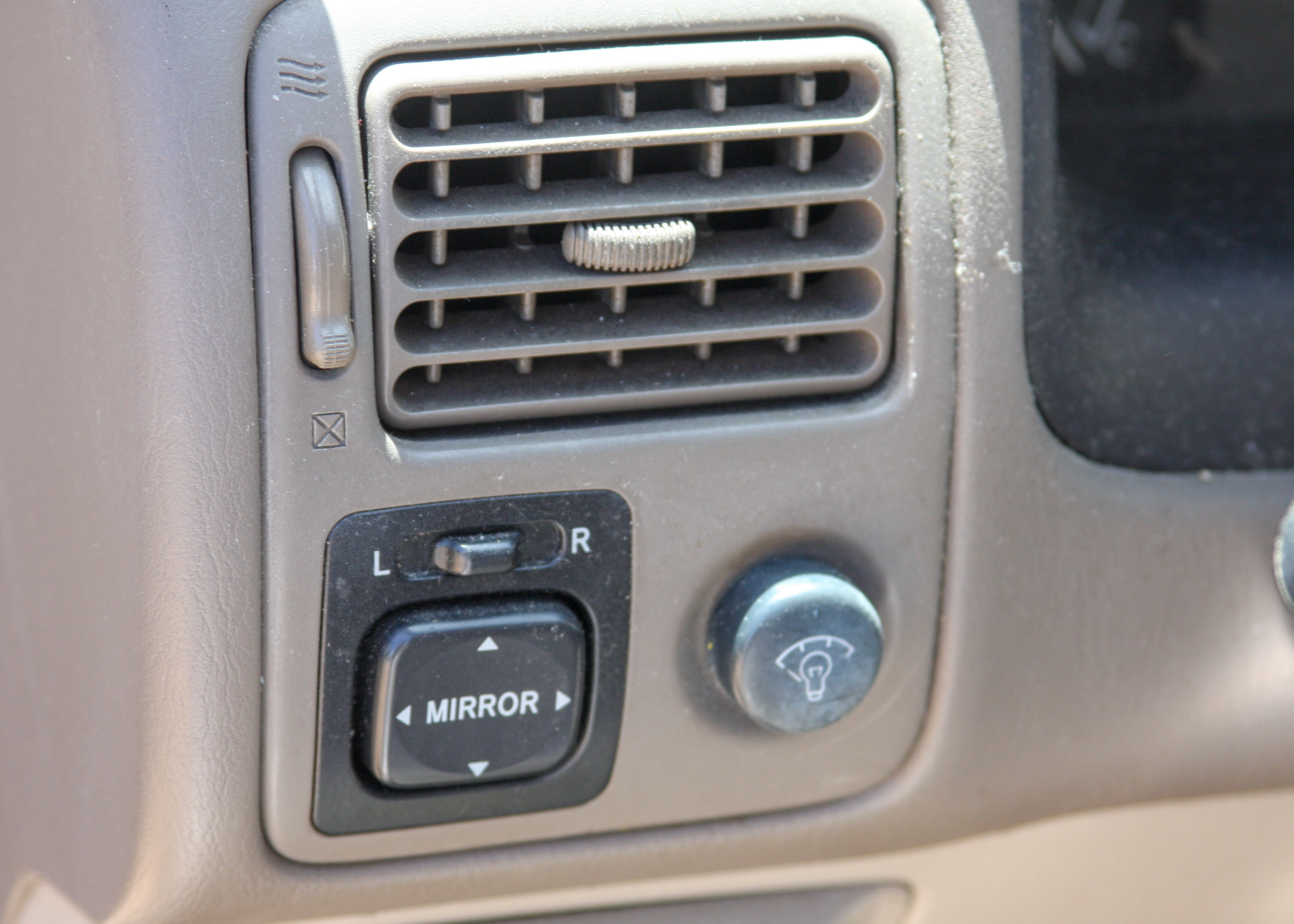 2002 White Toyota Corolla LE Sedan