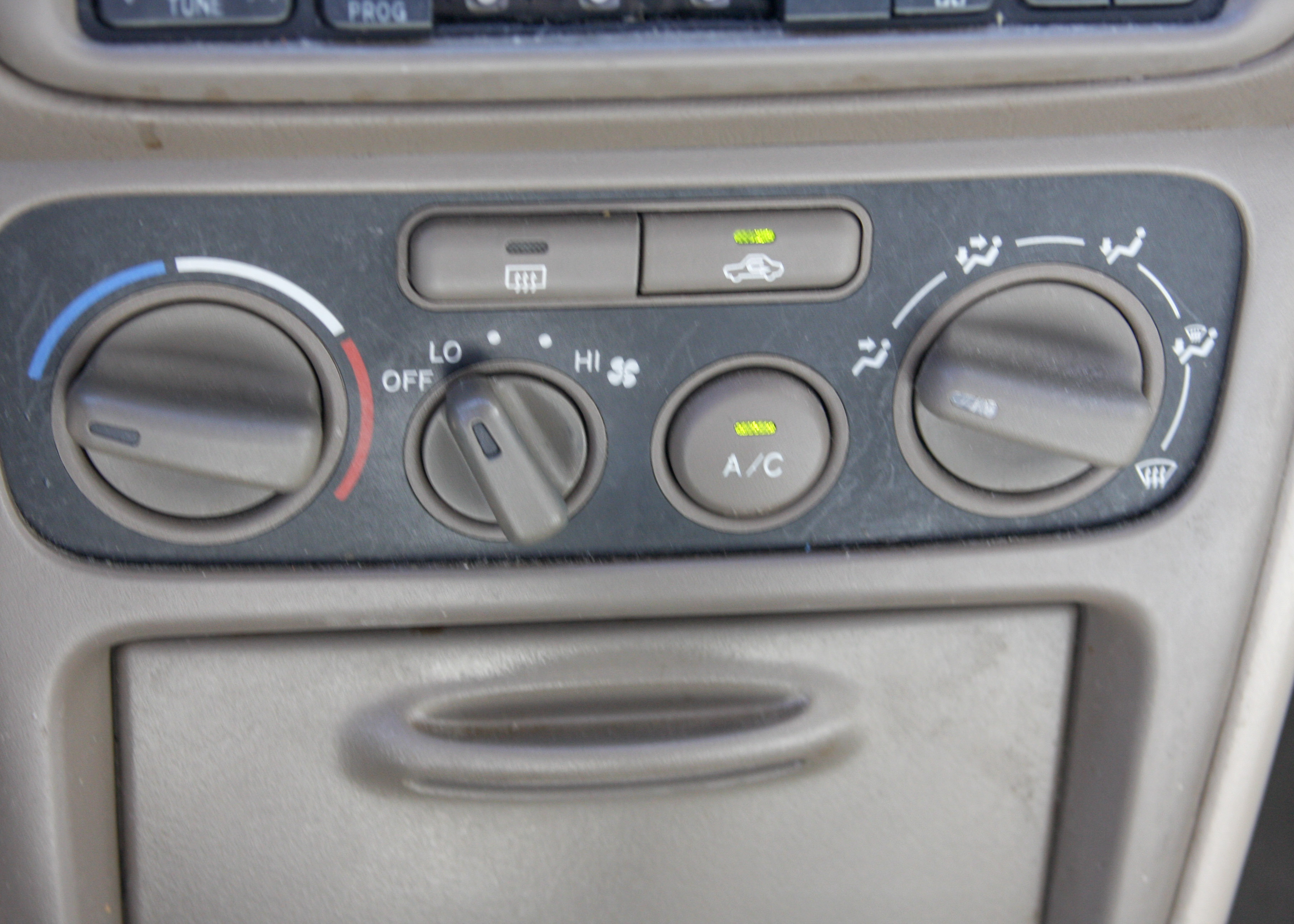 2002 White Toyota Corolla LE Sedan