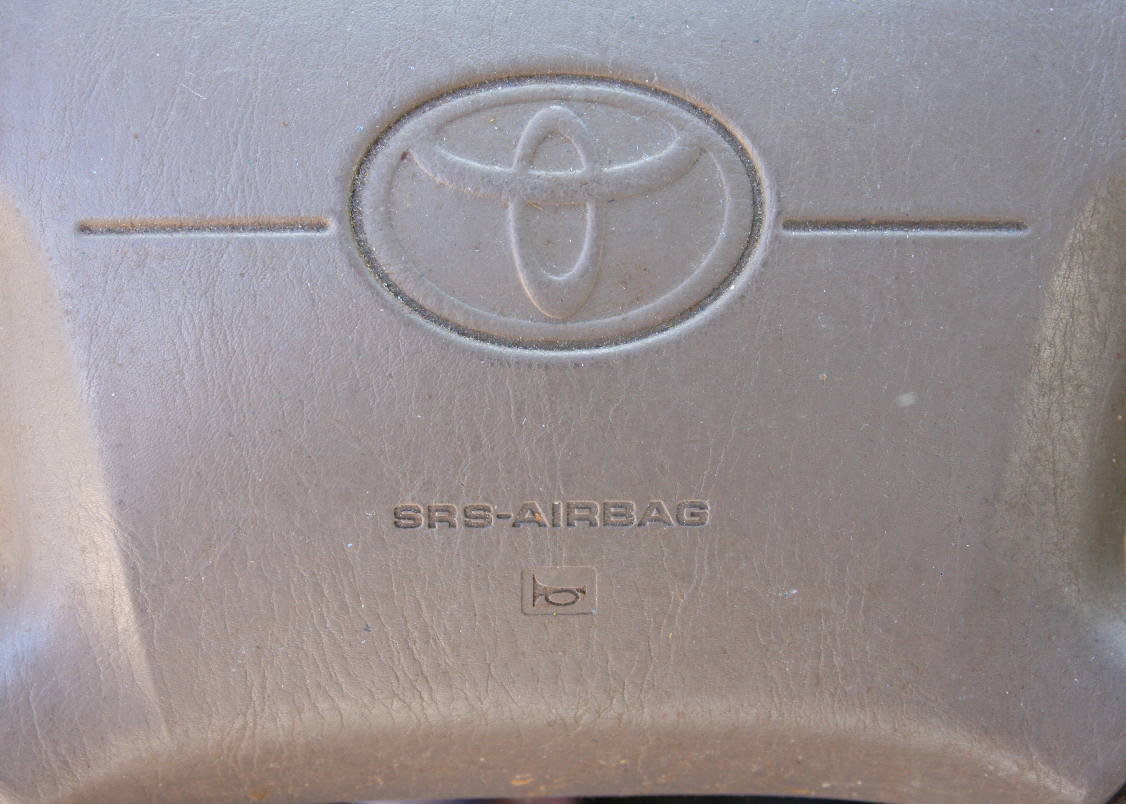 2002 White Toyota Corolla LE Sedan