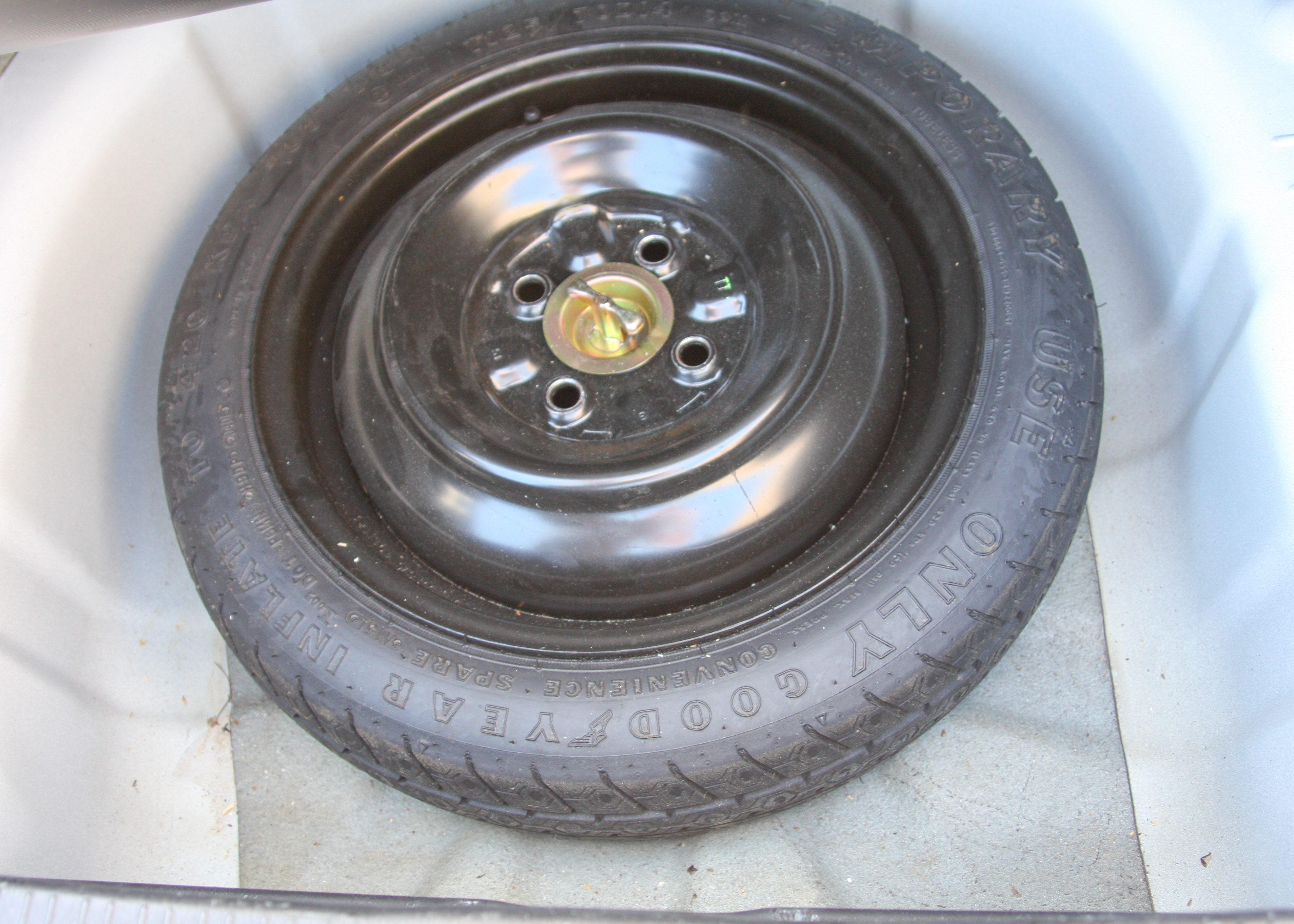 2002 White Toyota Corolla LE Sedan