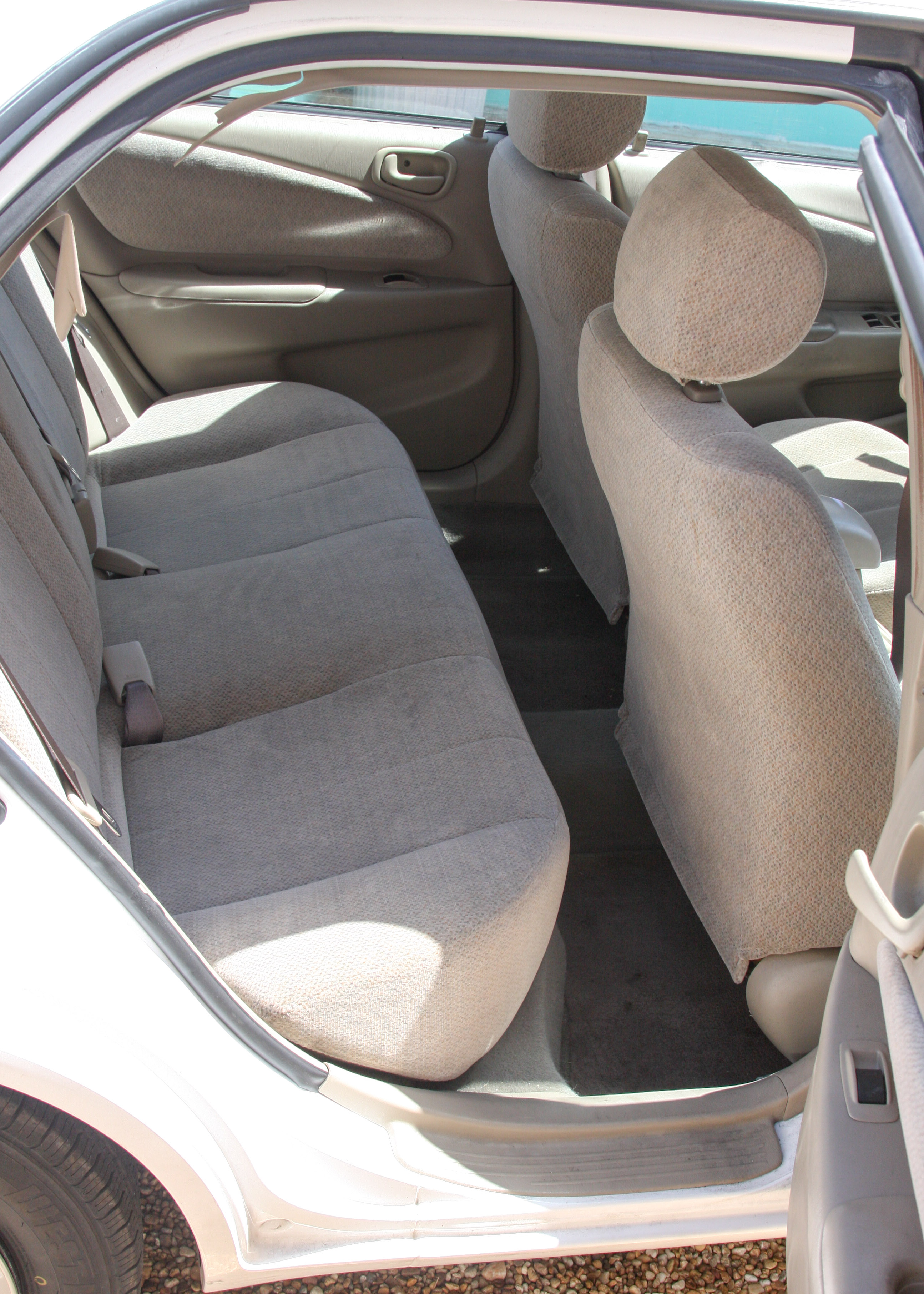 2002 White Toyota Corolla LE Sedan