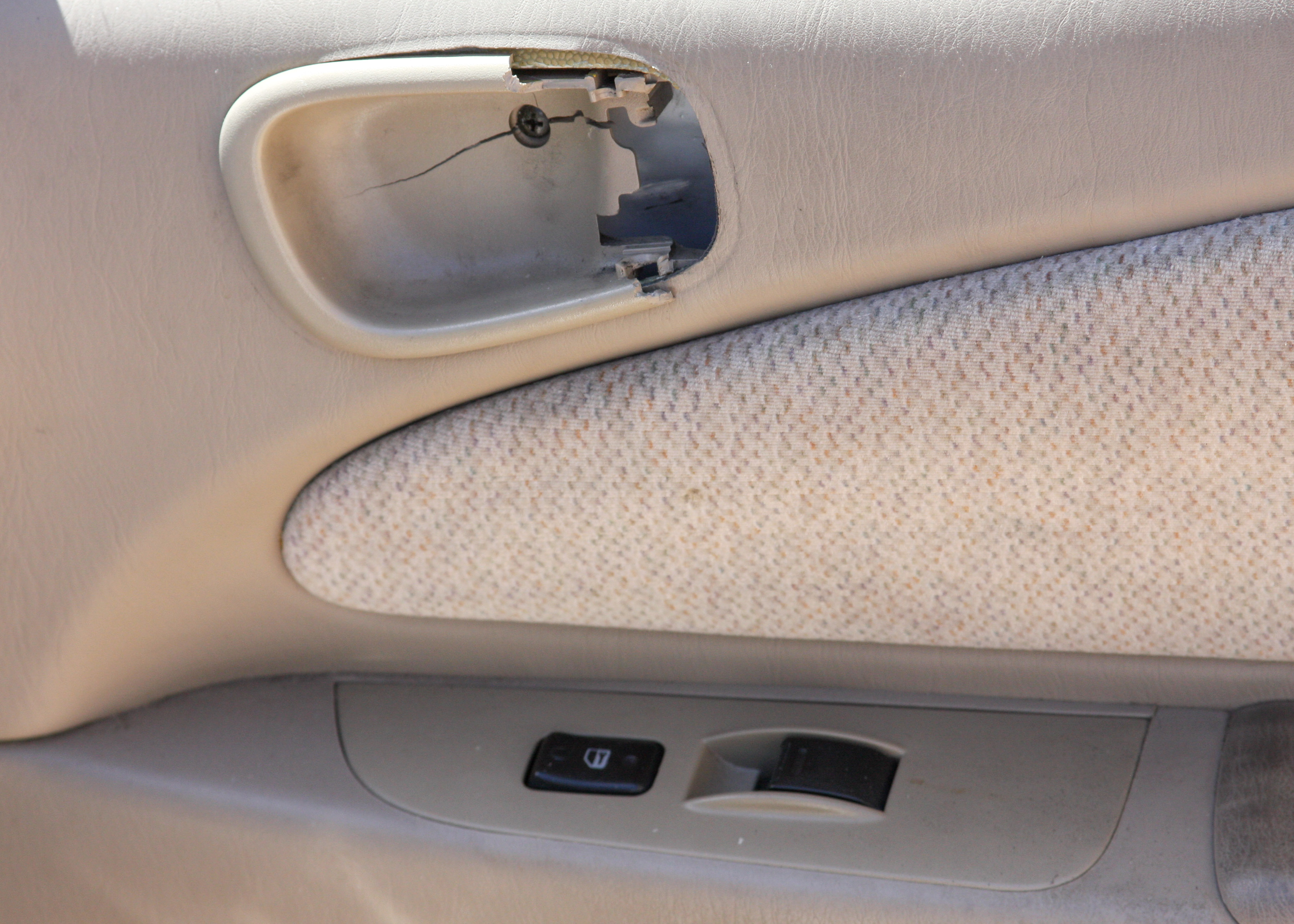 2002 White Toyota Corolla LE Sedan