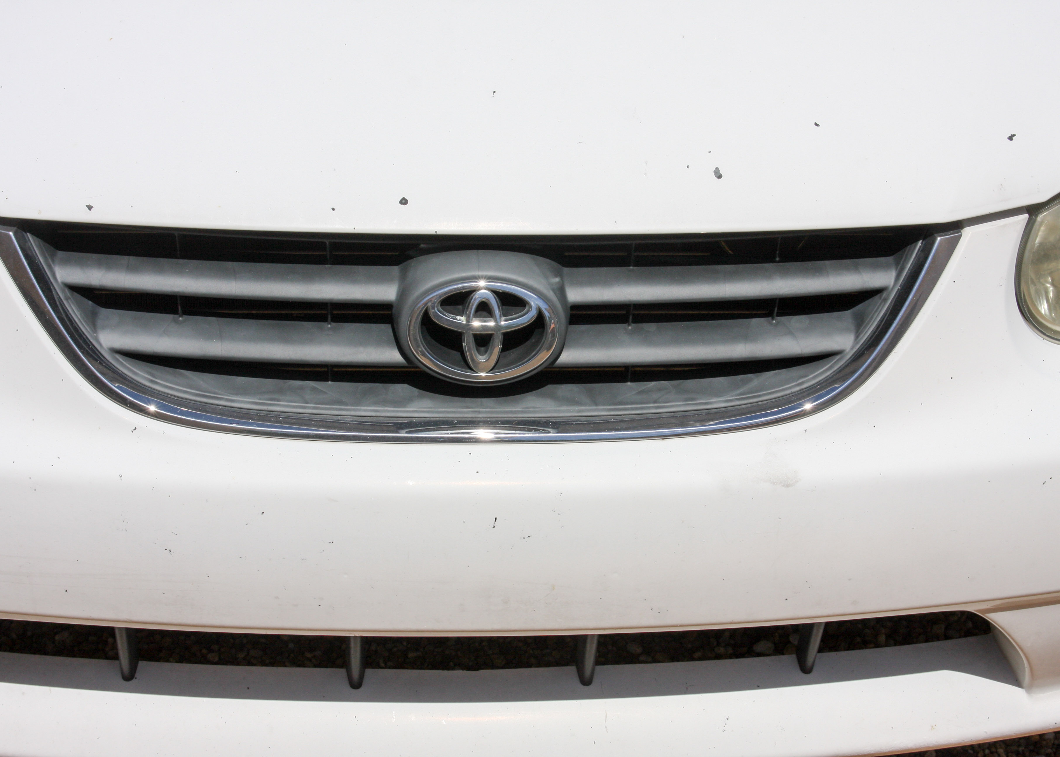 2002 White Toyota Corolla LE Sedan