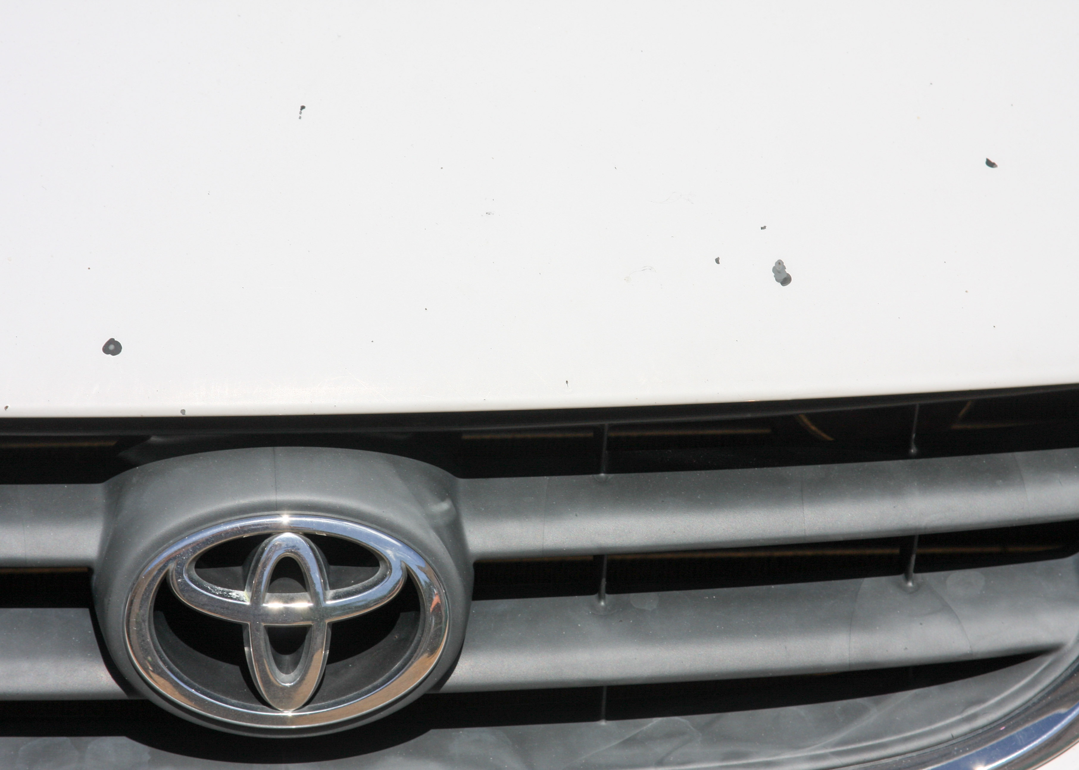 2002 White Toyota Corolla LE Sedan