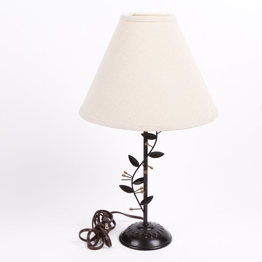 Metal Vine and Leaf Table Lamp