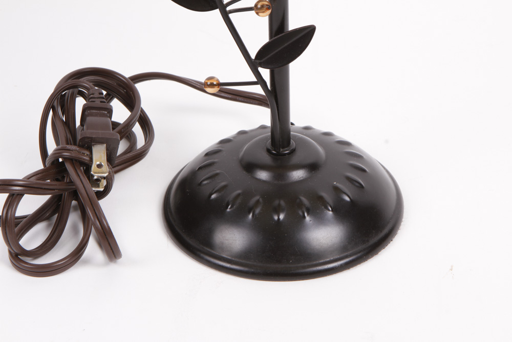 Metal Vine and Leaf Table Lamp