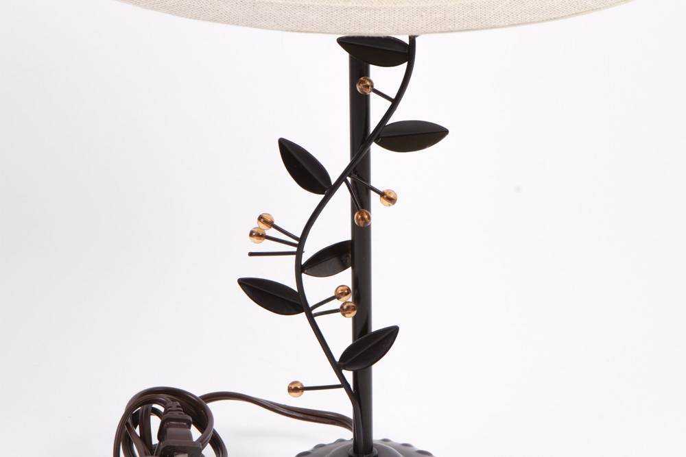 Metal Vine and Leaf Table Lamp