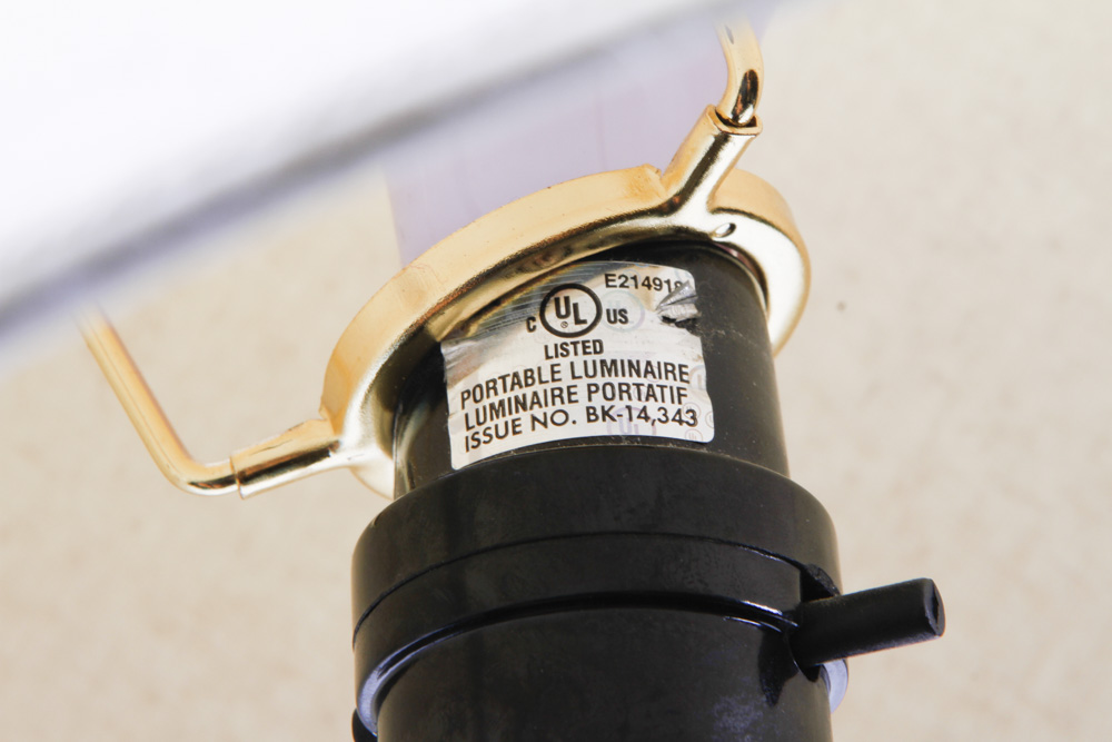 Metal Vine and Leaf Table Lamp