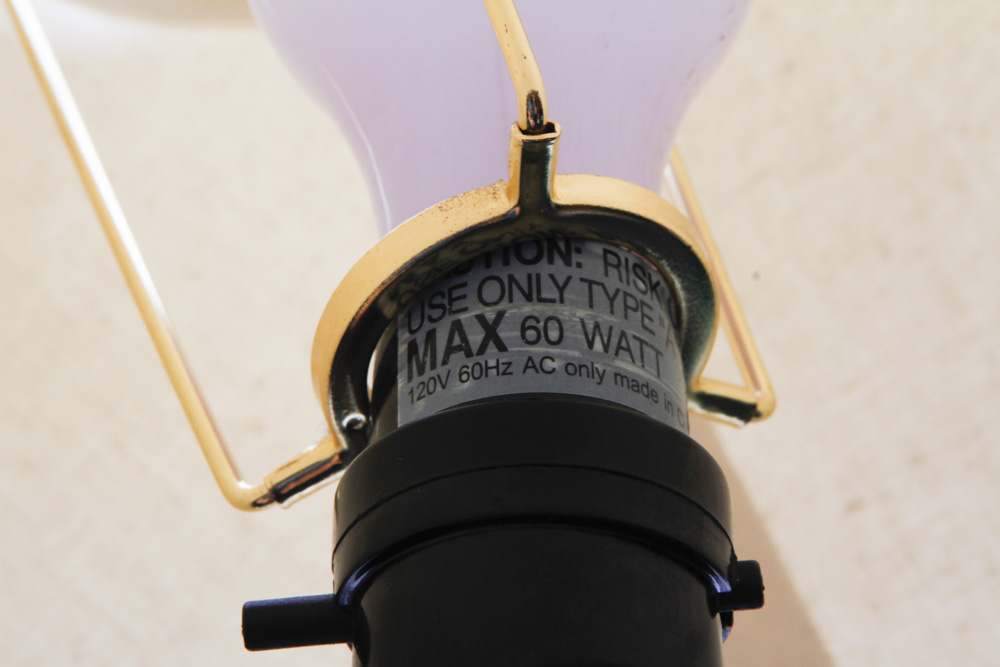 Metal Vine and Leaf Table Lamp