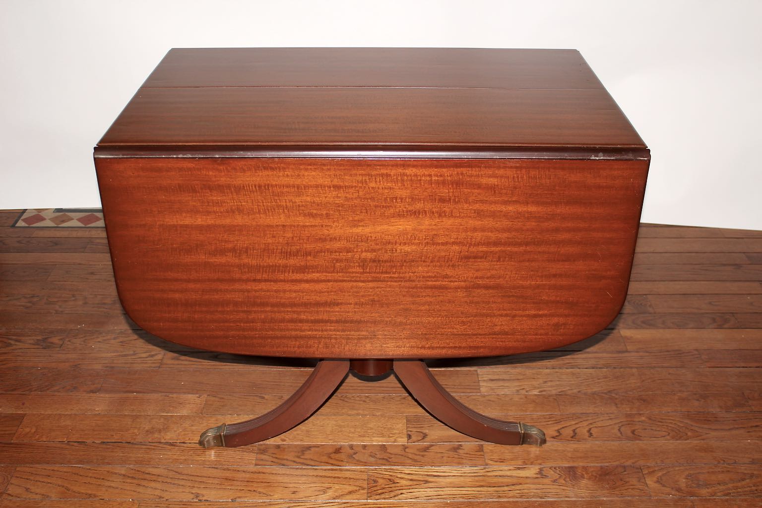 Duncan Phyfe Mahogany Drop Leaf Expanding Dining Table