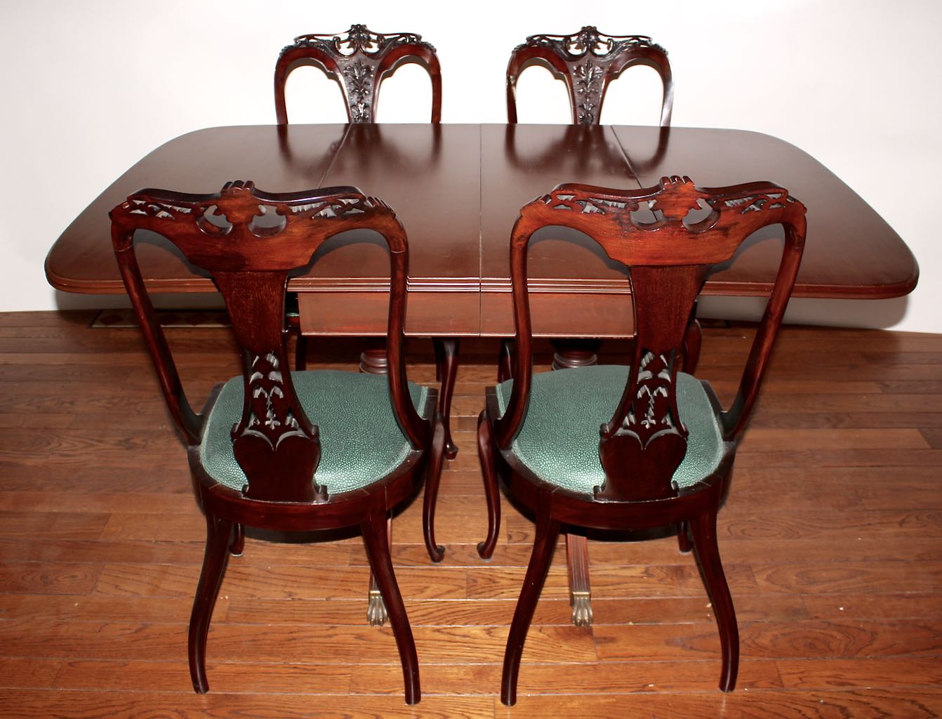 Duncan Phyfe Mahogany Drop Leaf Expanding Dining Table