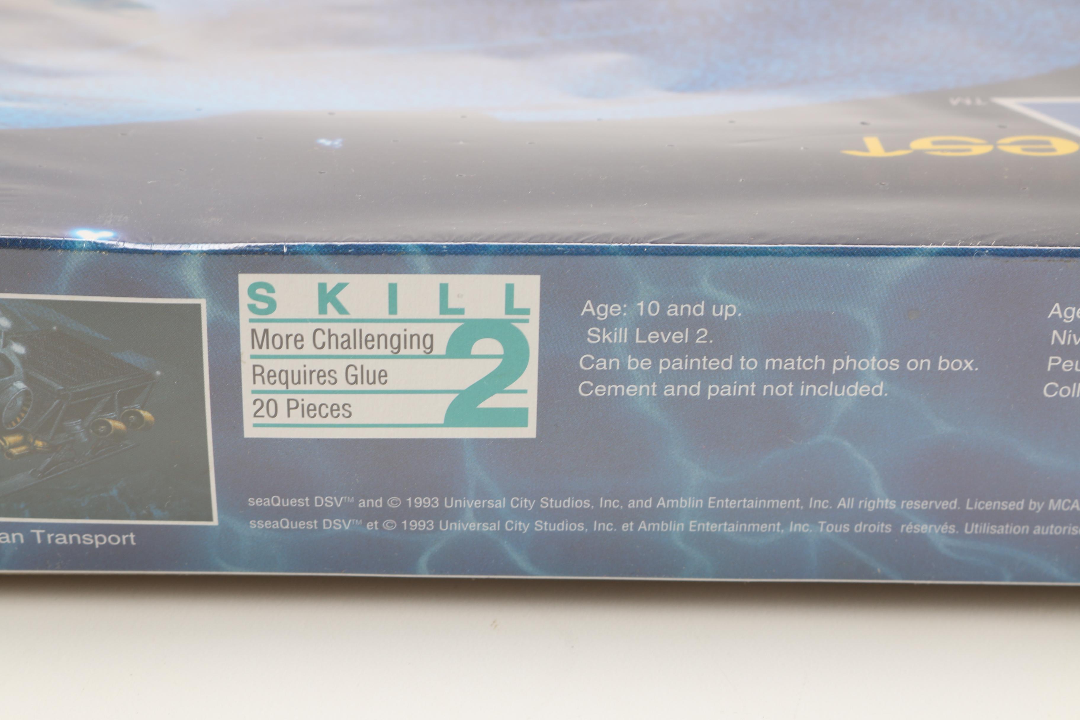 TV Sci-Fi Classics Vinyl Model Assembly Kits From Space: 1999 and seaQuest