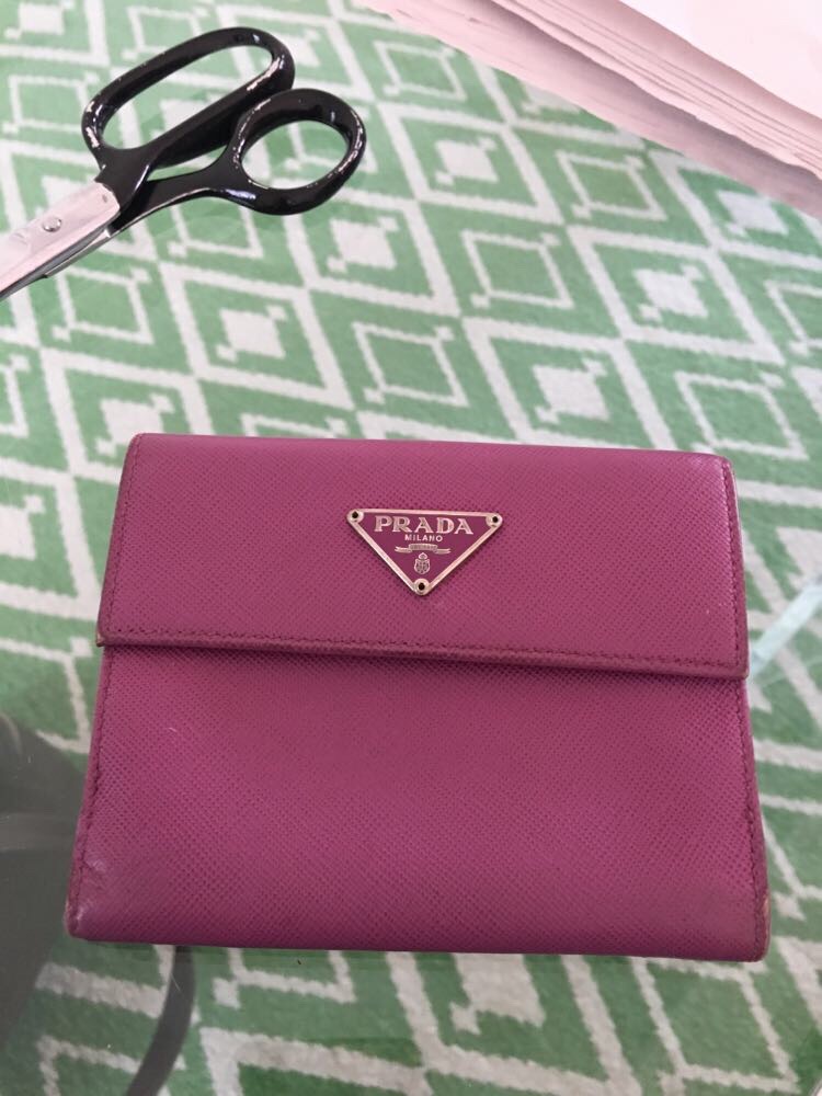 **UNLISTABLE**Prada Wallet