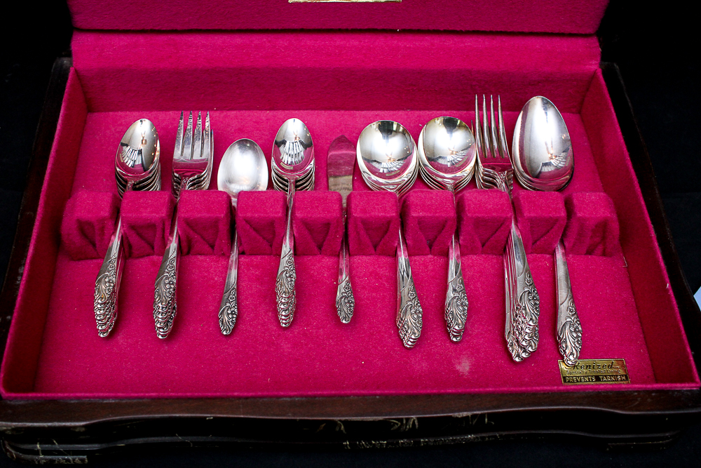 Community "White Orchid" Silver Plated Flatware Set Community