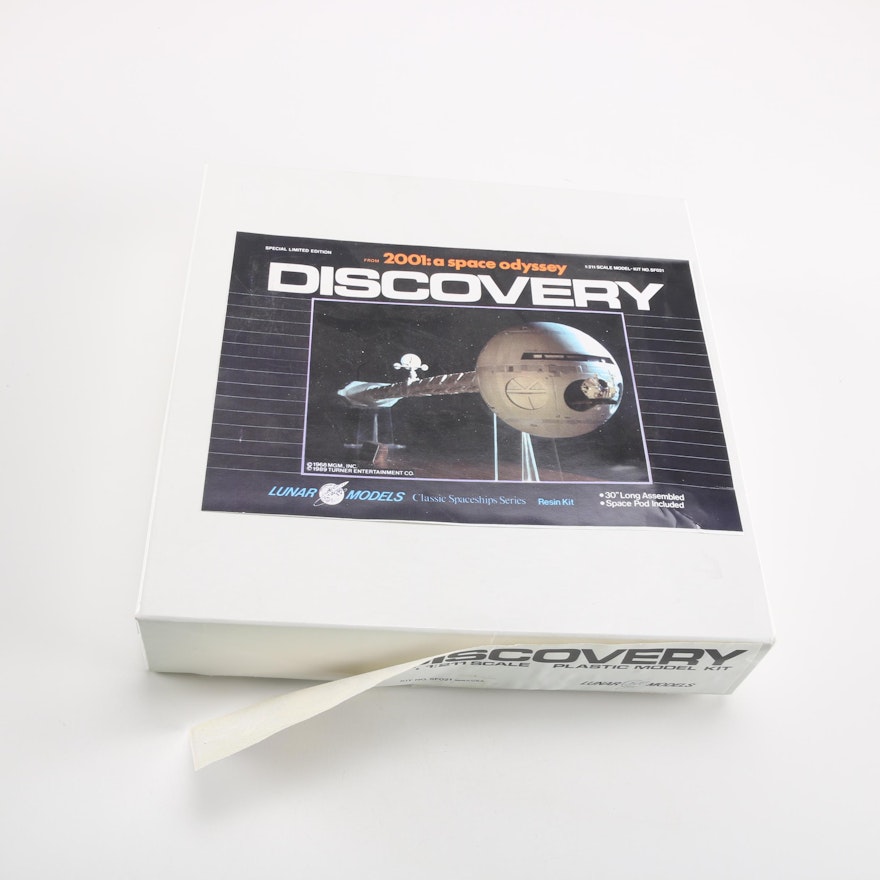 2001: A Space Odyssey "Discovery One" Model Kit