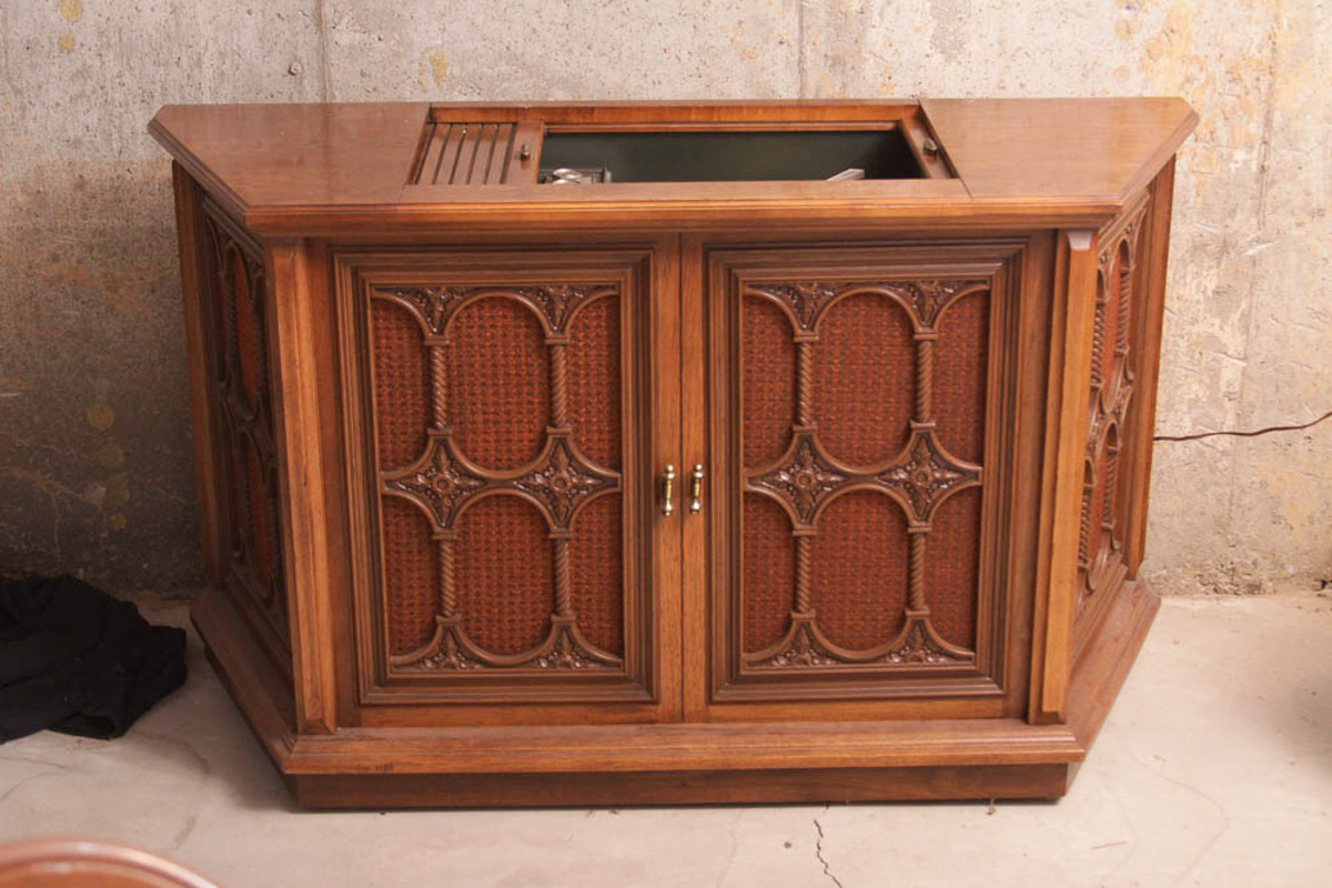 Vintage Magnavox Radio and Record Player Cabinet