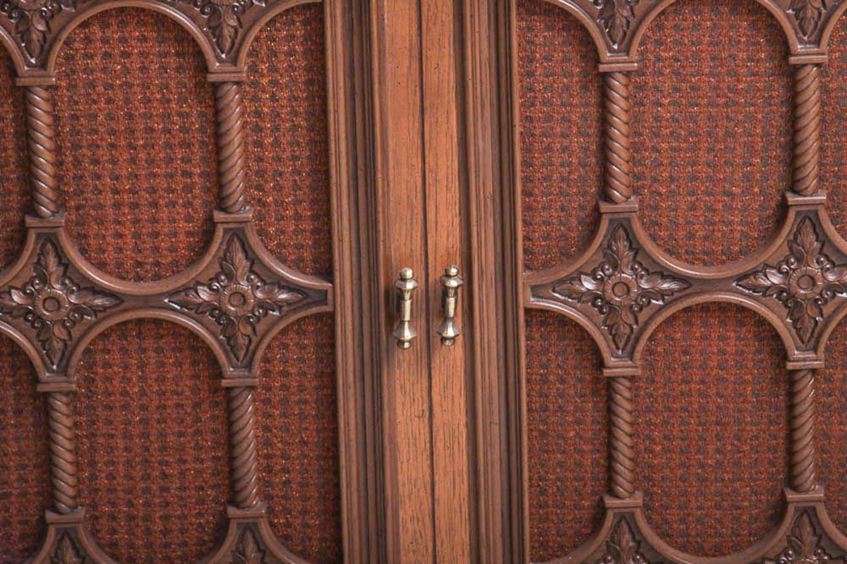 Vintage Magnavox Radio and Record Player Cabinet