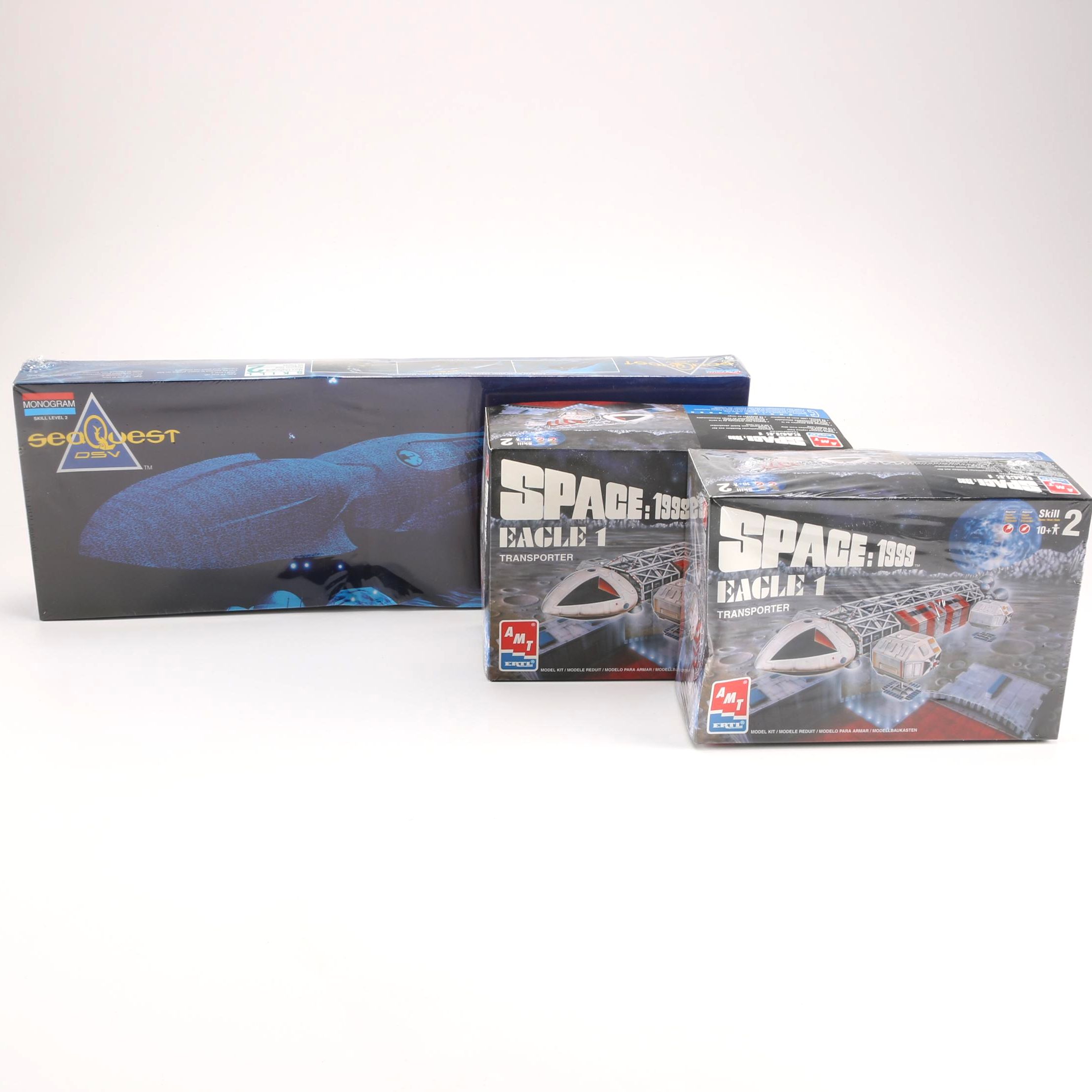TV Sci-Fi Classics Vinyl Model Assembly Kits From Space: 1999 and seaQuest