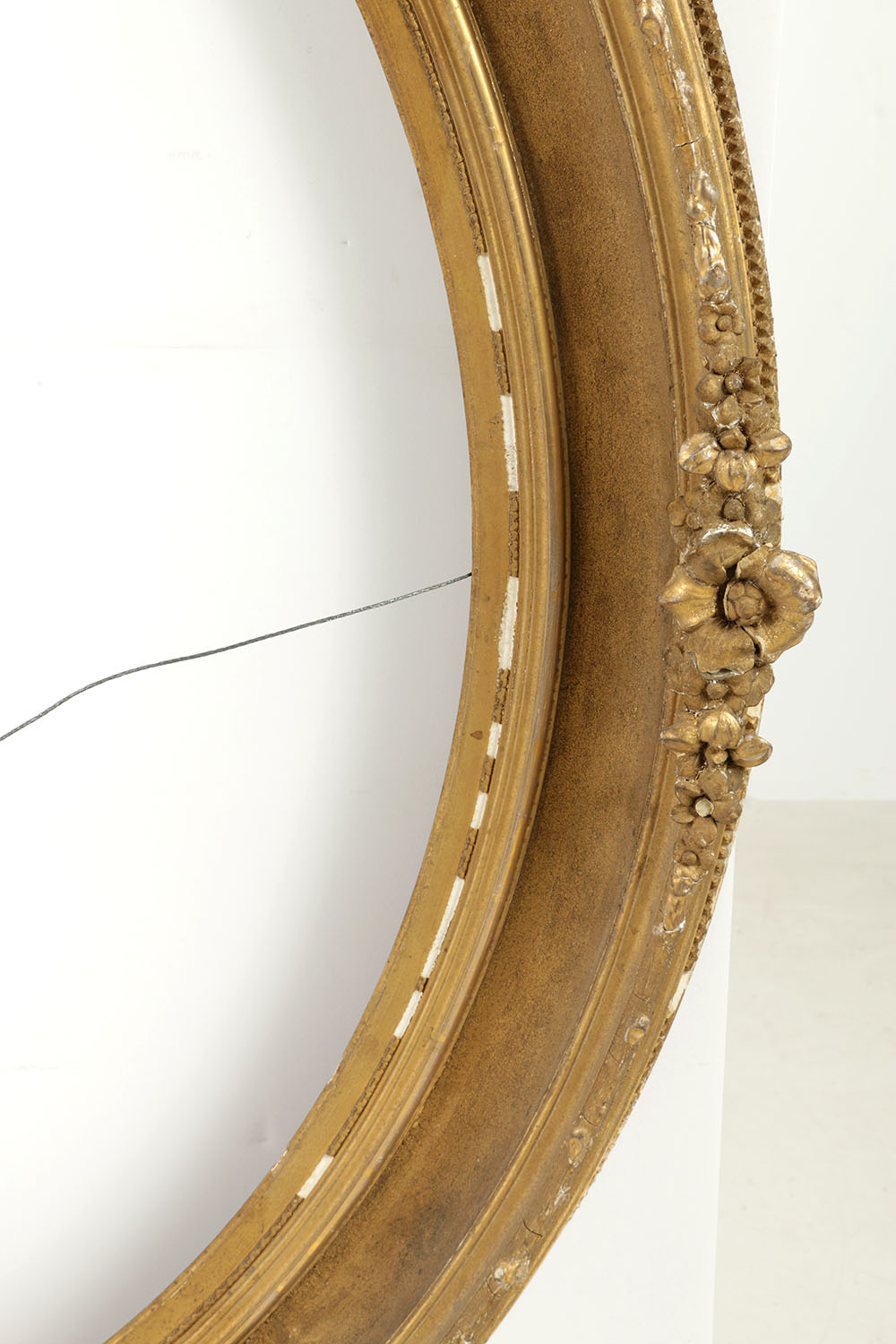 Mid 19th-Century Gilt and Gesso Oval Museum Frame