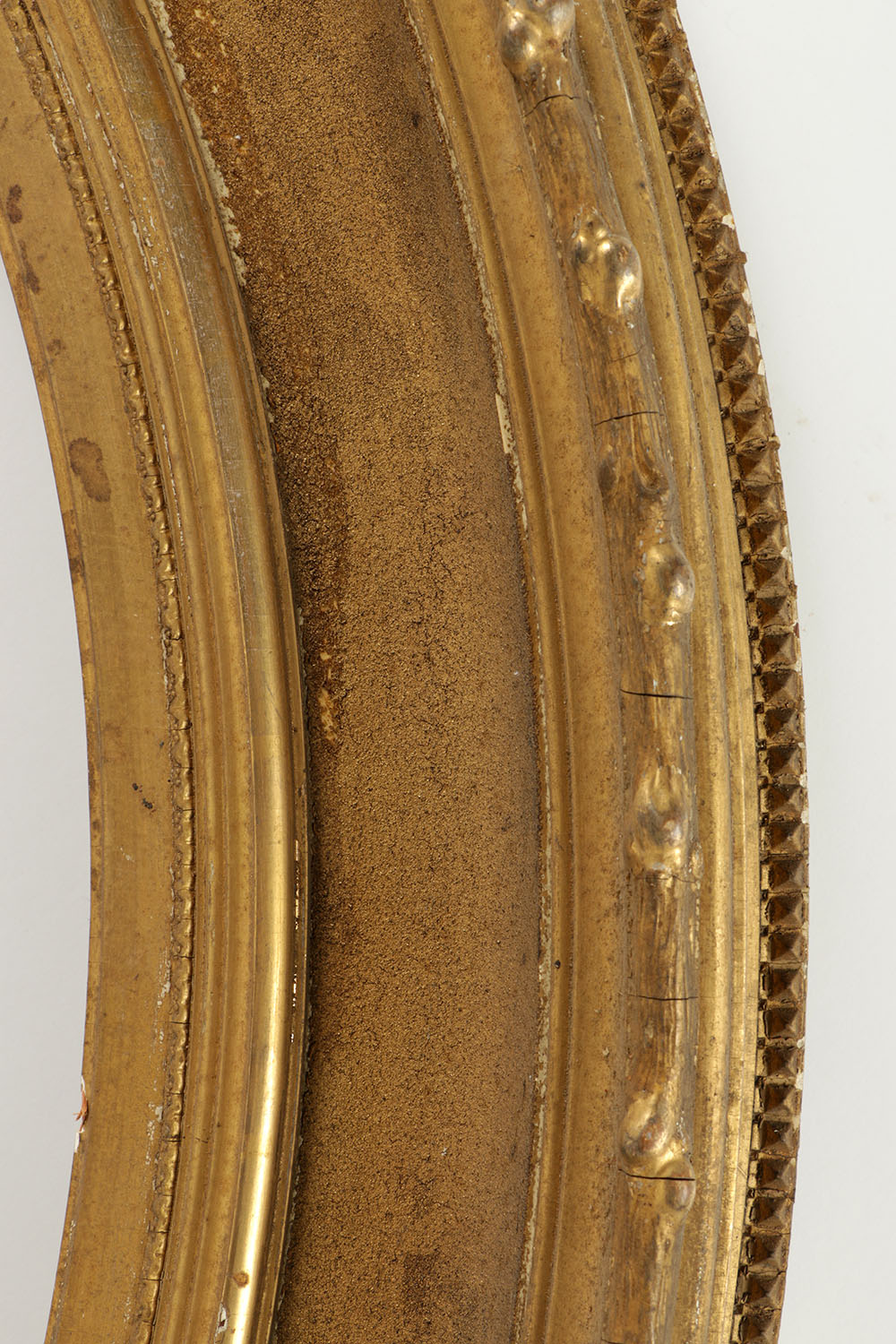 Mid 19th-Century Gilt and Gesso Oval Museum Frame