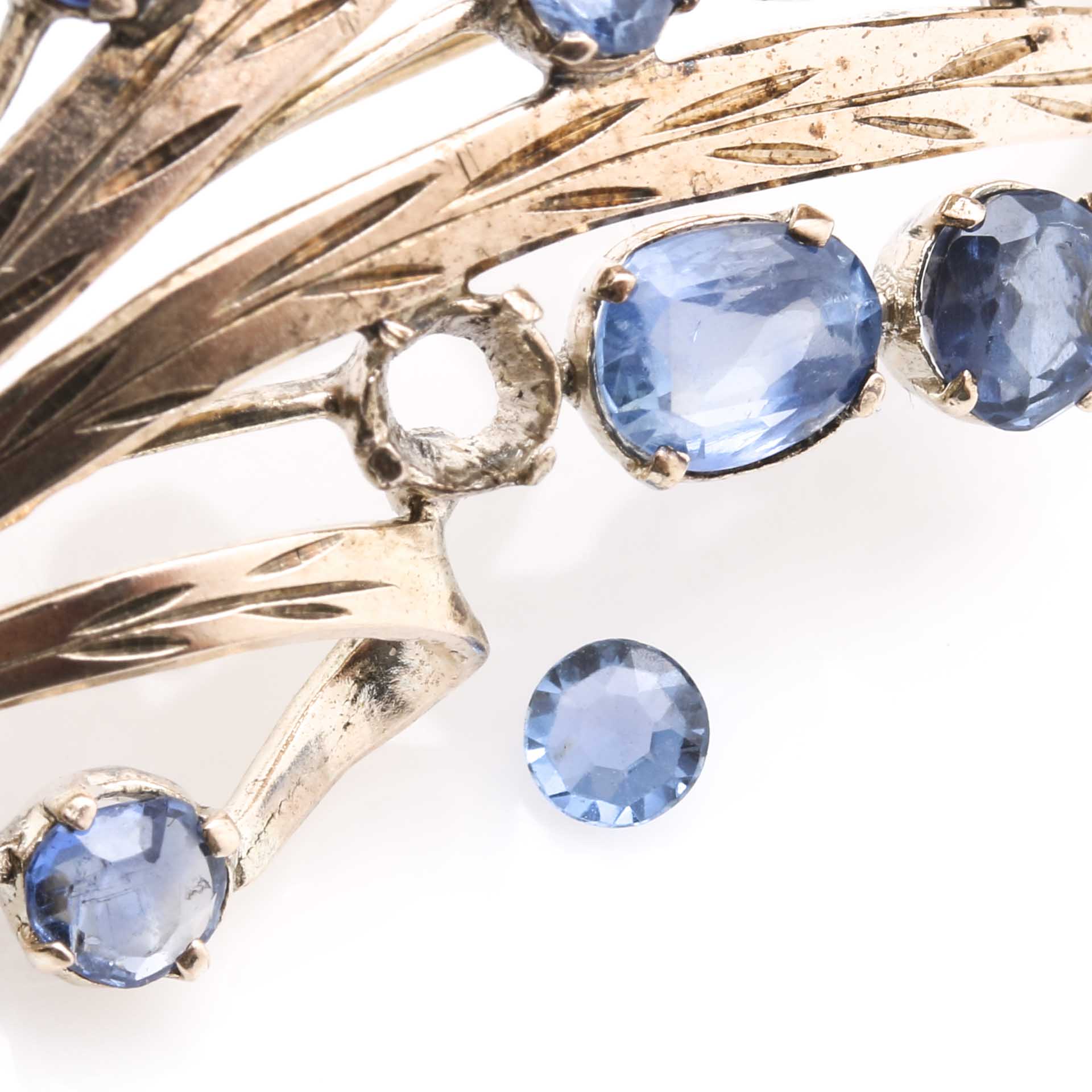 9K Yellow Gold Natural Sapphire Sheaf of Wheat Brooch