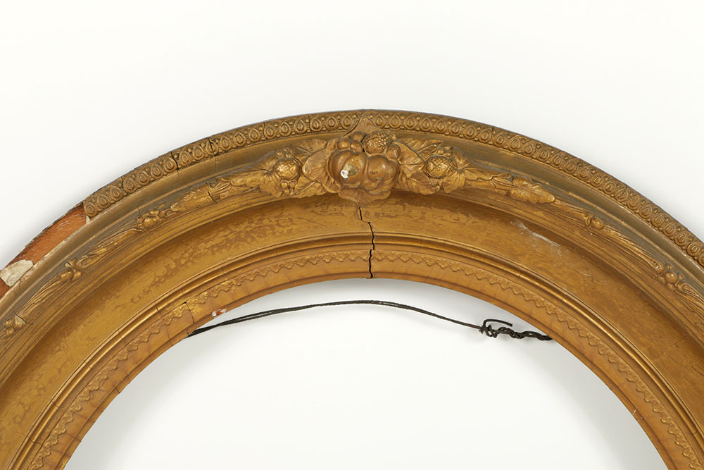 1870s American Style Oval Frame with Gesso Molding