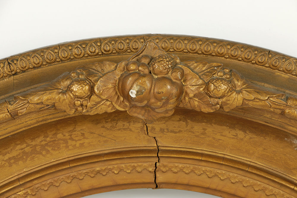 1870s American Style Oval Frame with Gesso Molding