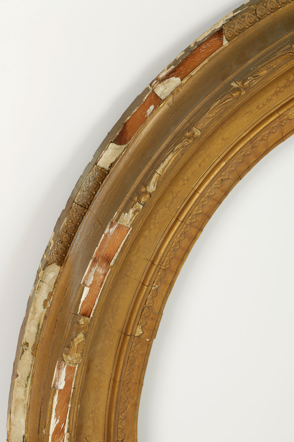 1870s American Style Oval Frame with Gesso Molding