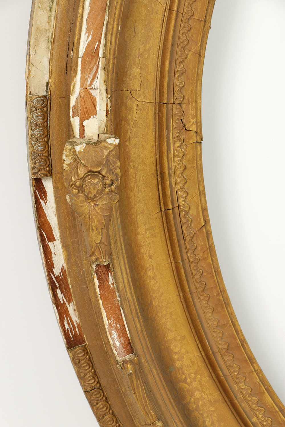 1870s American Style Oval Frame with Gesso Molding