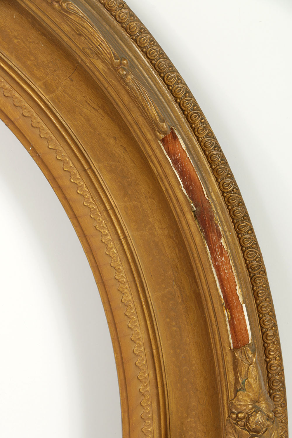 1870s American Style Oval Frame with Gesso Molding