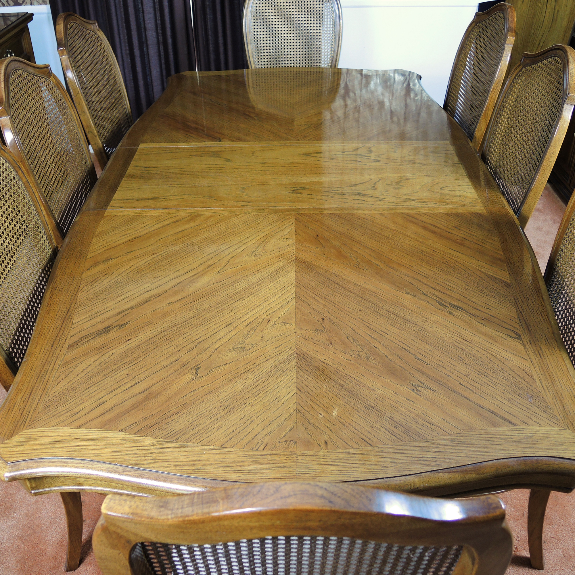 Thomasville French Provincial Style Dining Table and Eight Chairs