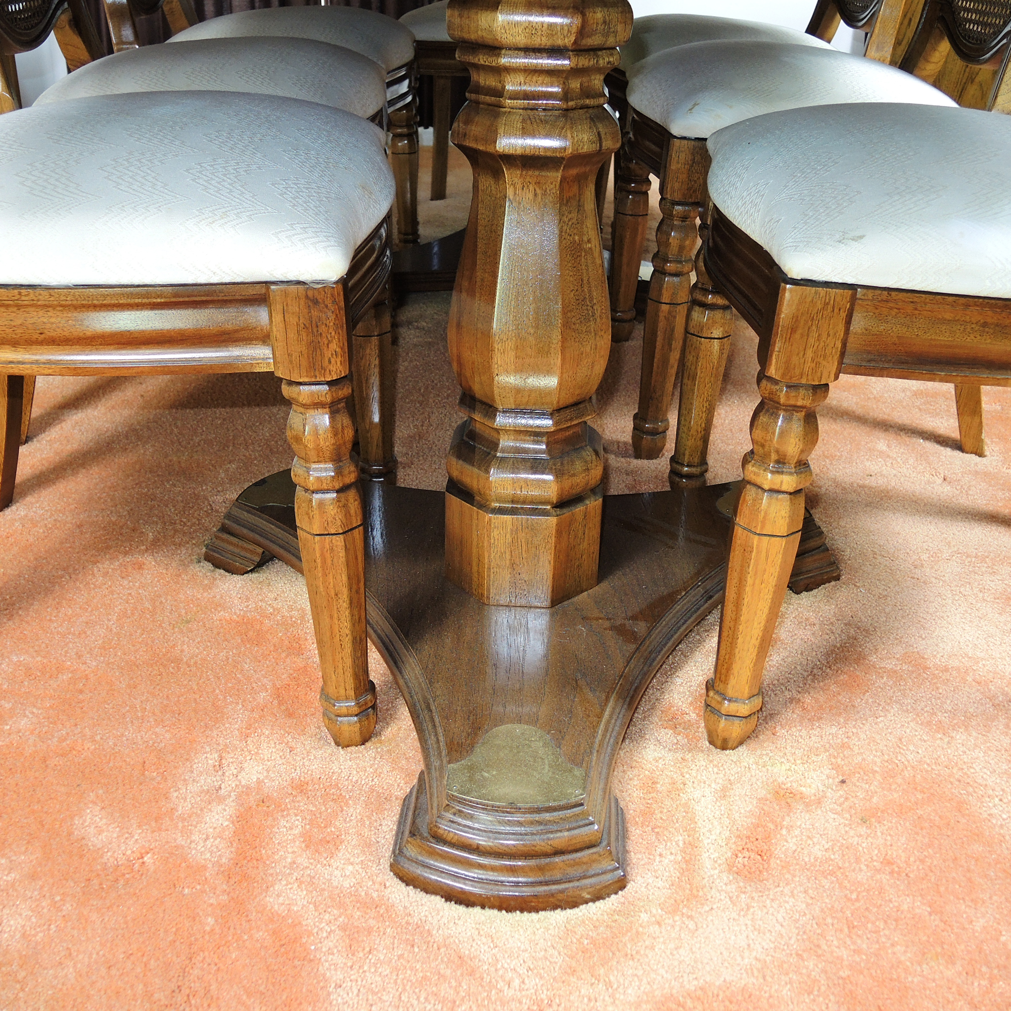 Thomasville French Provincial Style Dining Table and Eight Chairs