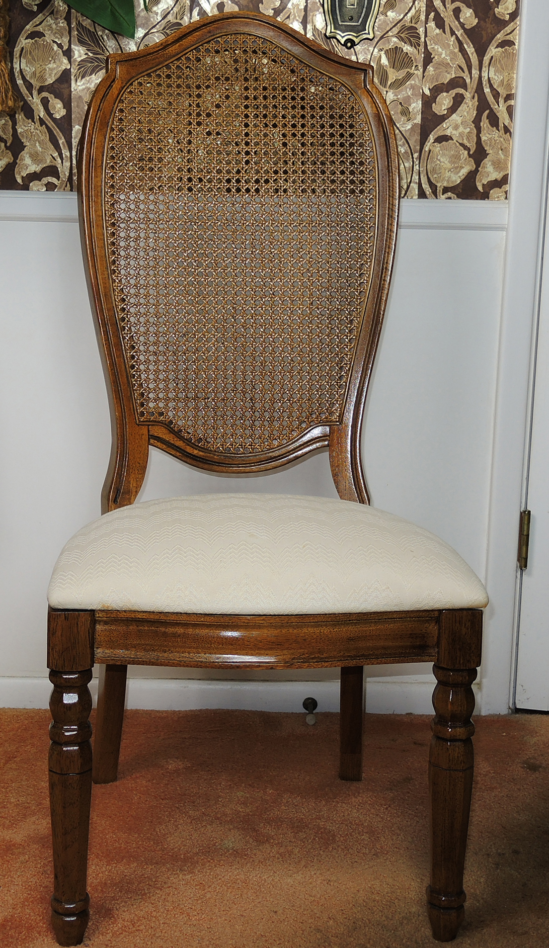 Thomasville French Provincial Style Dining Table and Eight Chairs