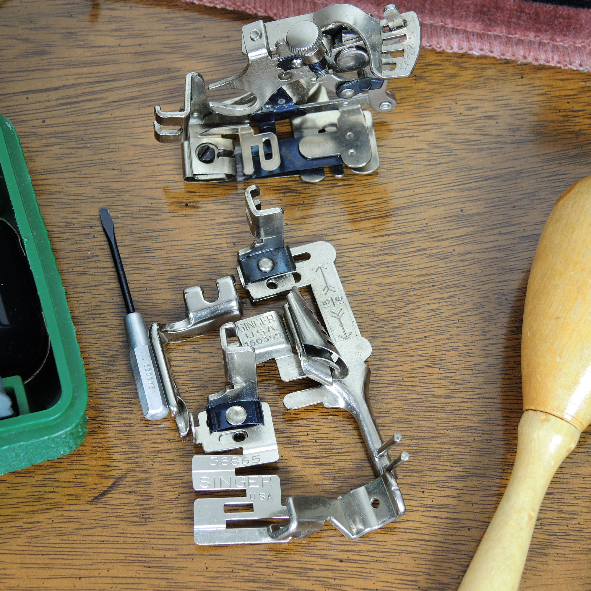 Singer 221- Electric Sewing Machine