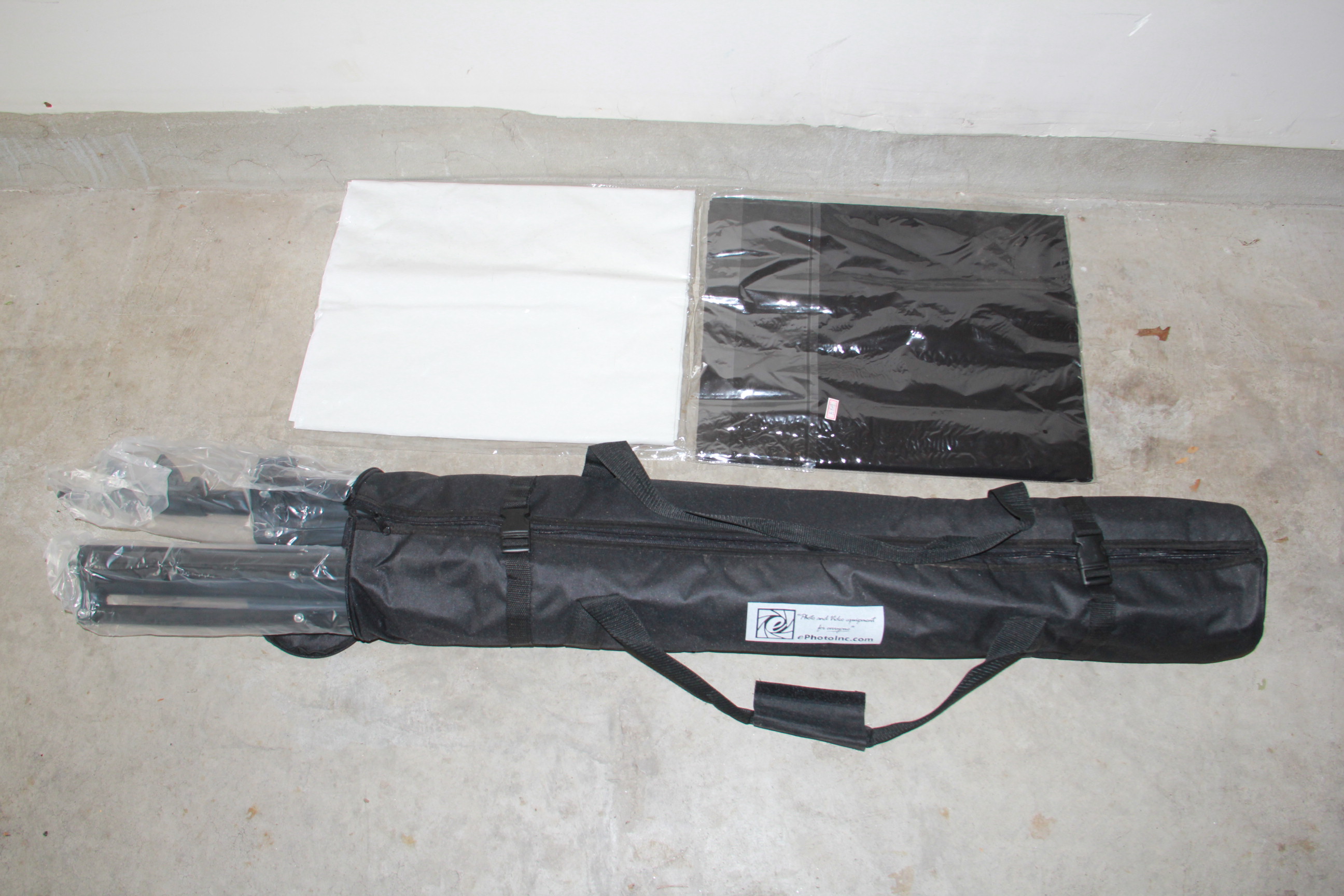 ePhoto Studio Lighting Kit and Backdrop